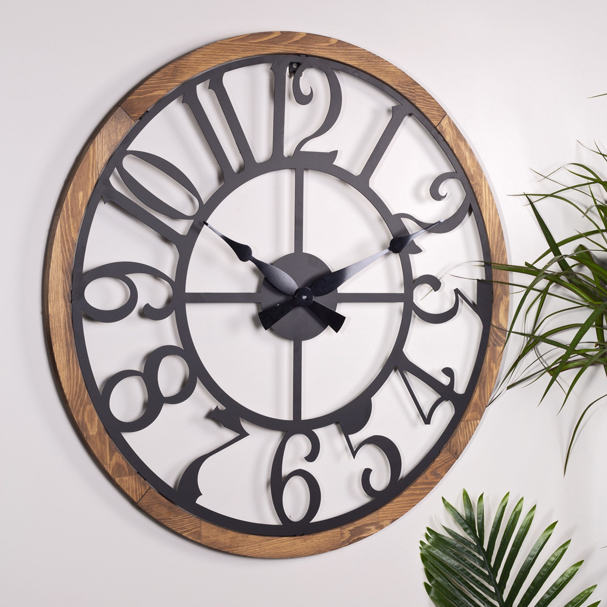 Relógio de Parede Decorativo em Metal Preto com Detalhes em Carvalho - 80cm Diâmetro, Mecanismo Silencioso