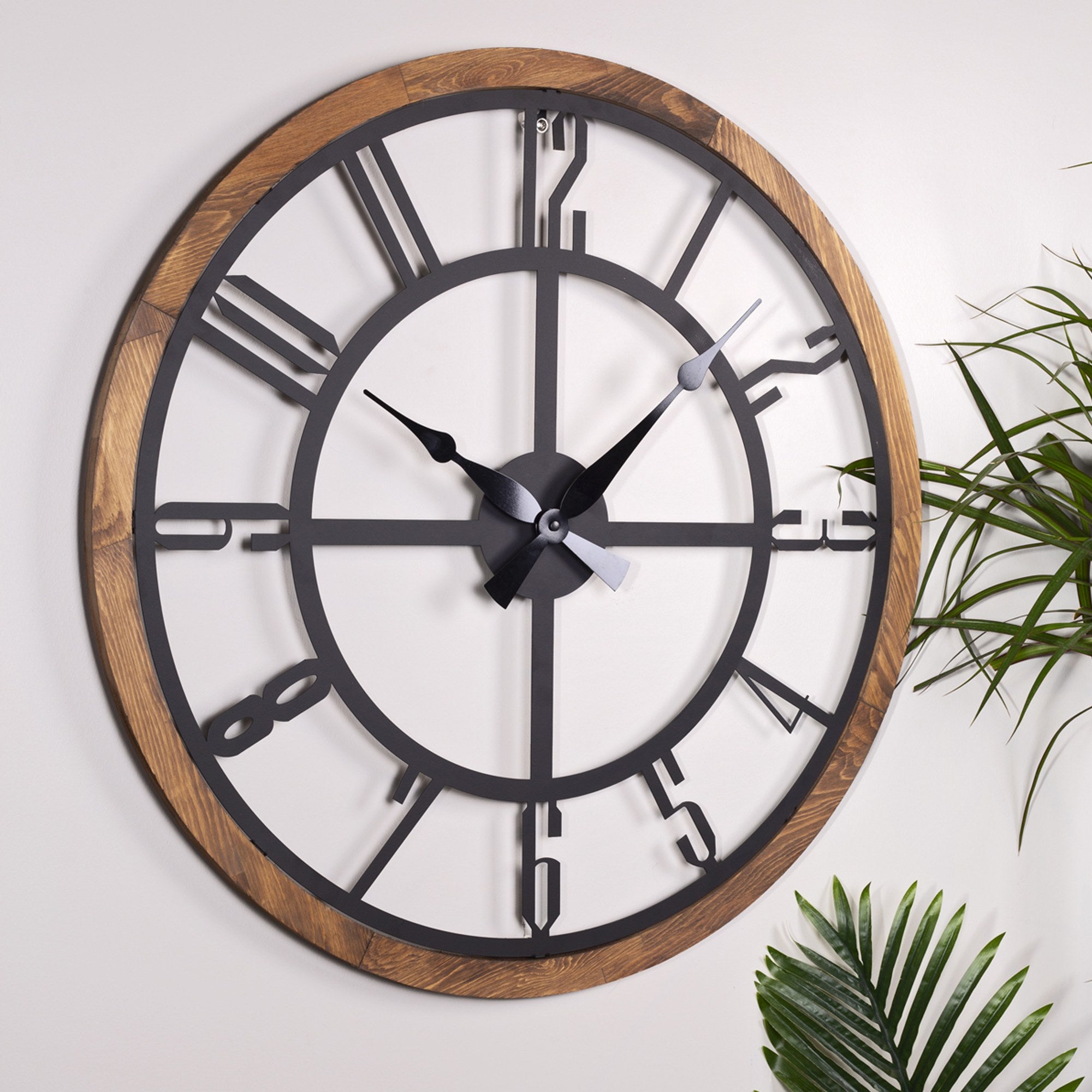 Relógio de Parede Decorativo em Metal Preto com Detalhes em Carvalho - 80cm Diâmetro, Mecanismo Silencioso