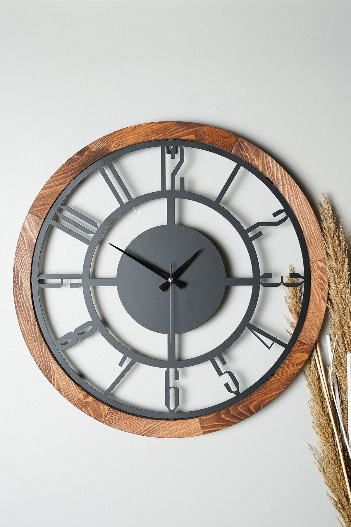 Relógio de Parede Metálico Decorativo 55cm - Design Moderno em Nogueira e Preto para Transformar Qualquer Ambiente
