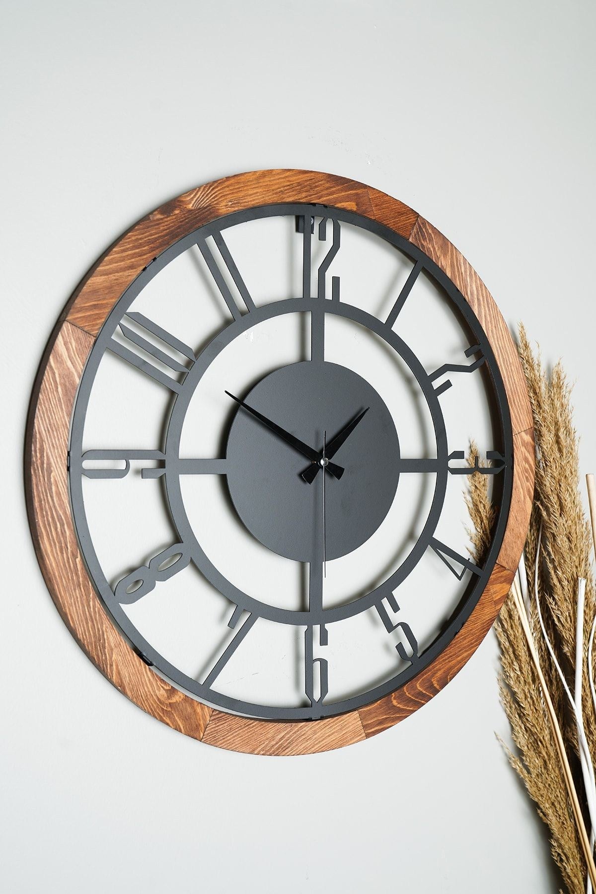 Relógio de Parede Metálico Decorativo 55cm - Design Moderno em Nogueira e Preto para Transformar Qualquer Ambiente