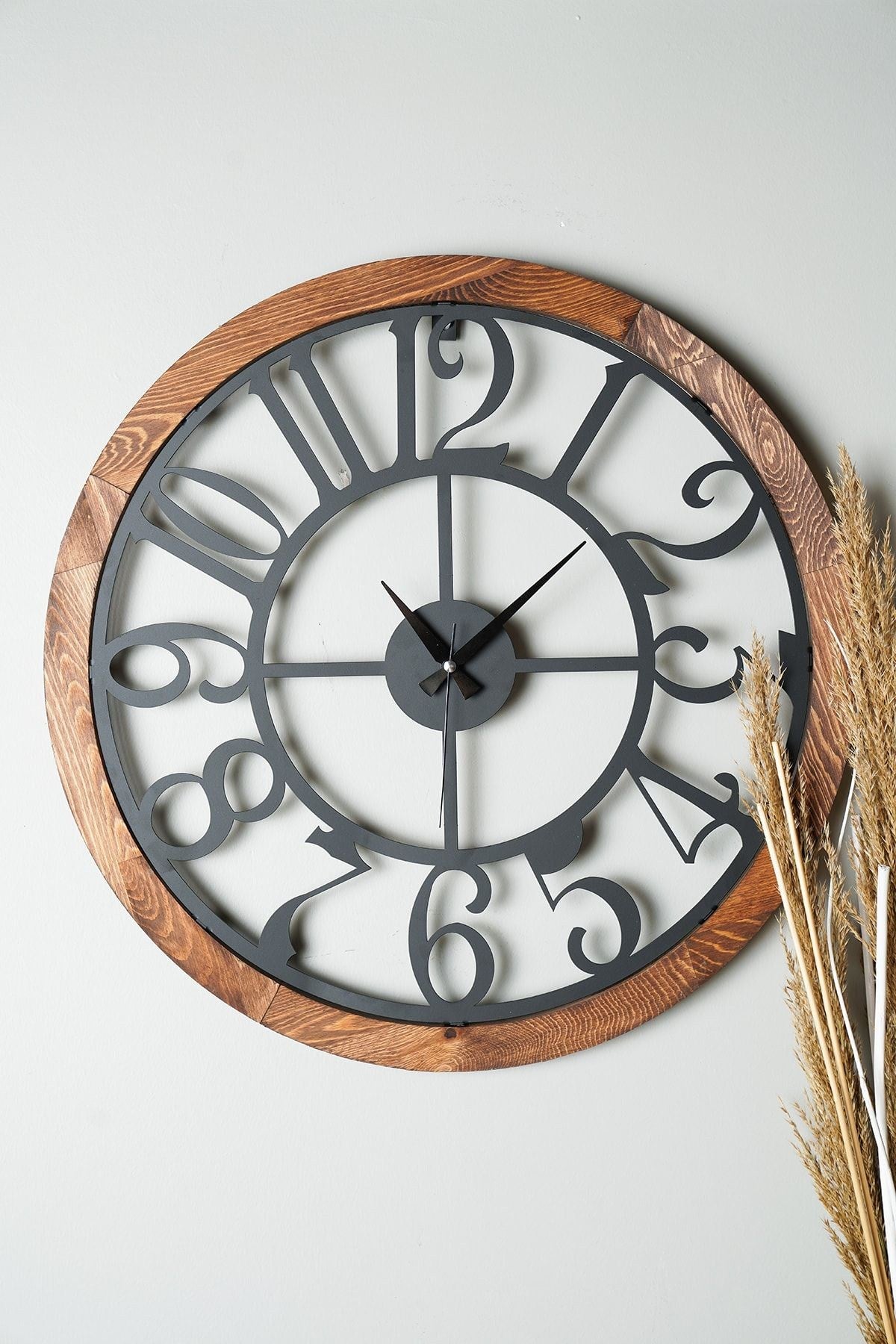 Relógio de Parede Metálico Decorativo 55cm - Design Moderno em Nogueira e Preto para Transformar Qualquer Ambiente