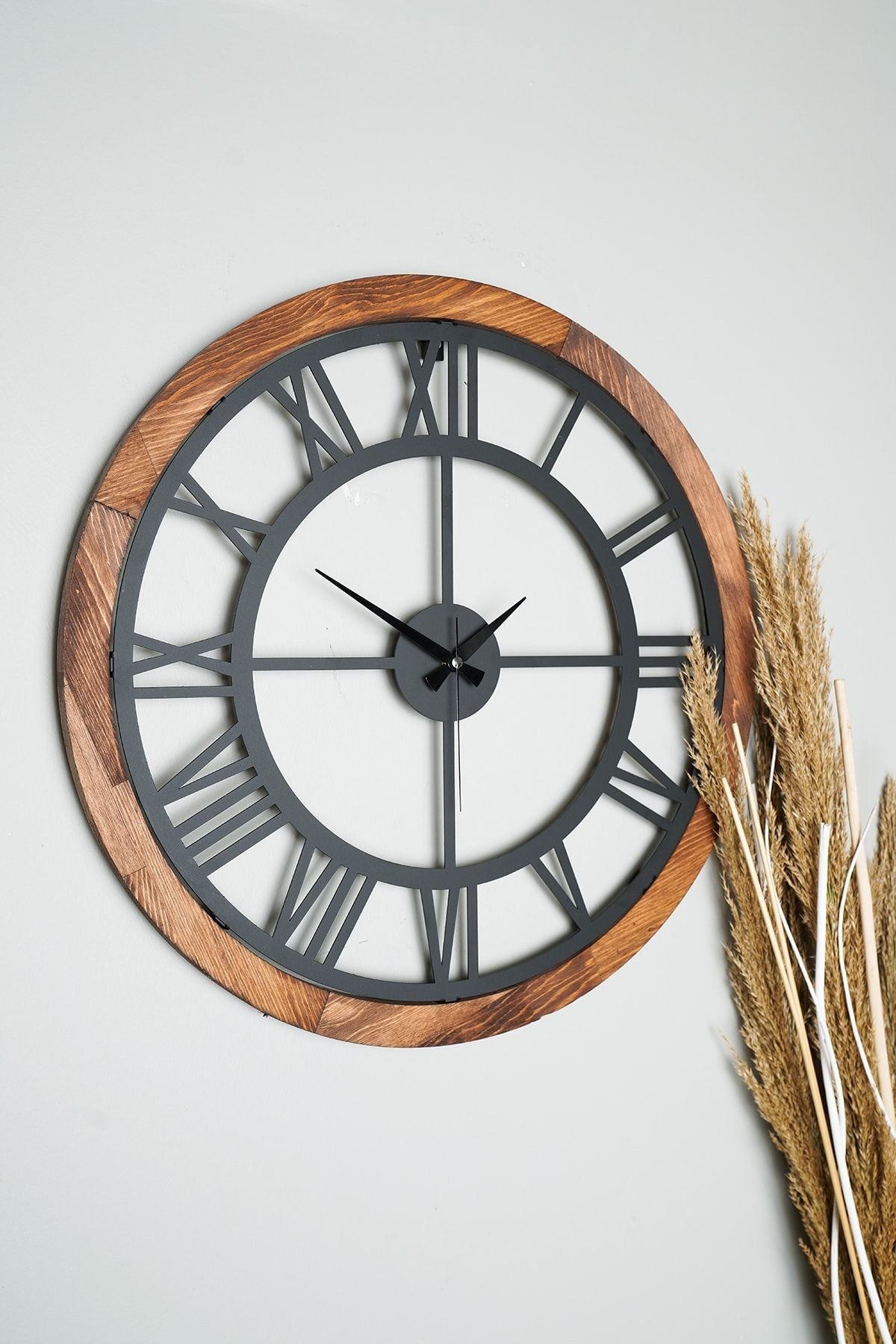 Relógio de Parede Metálico Decorativo 55cm - Design Moderno em Nogueira e Preto para Transformar Qualquer Ambiente