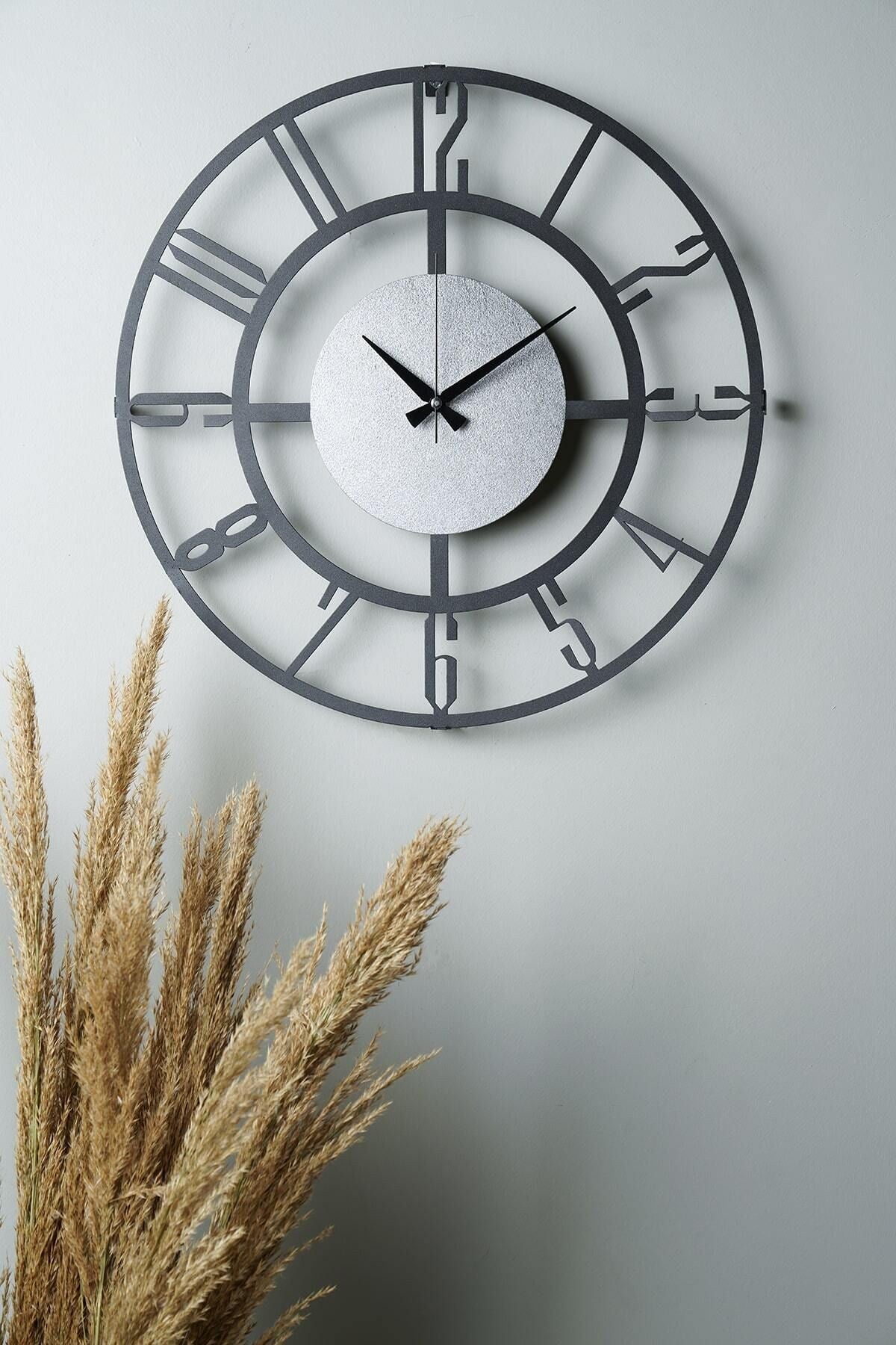 Relógio de Parede Metálico Decorativo 50cm - Design Moderno em Preto e Prateado