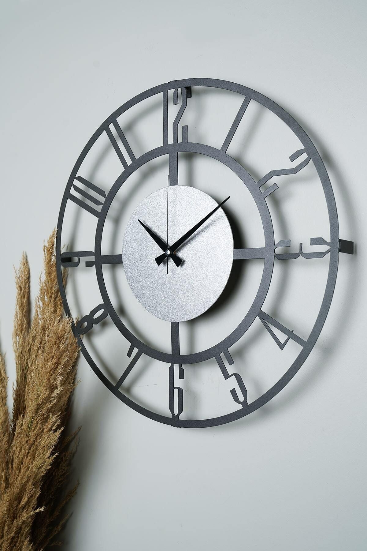 Relógio de Parede Metálico Decorativo 50cm - Design Moderno em Preto e Prateado