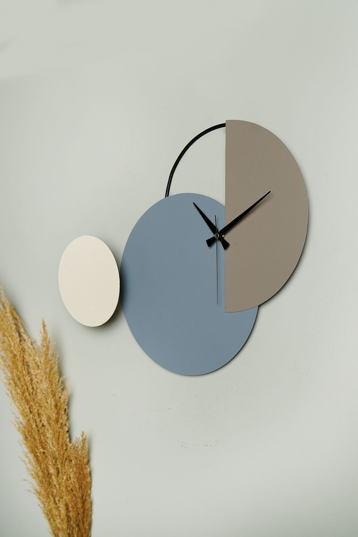 Relógio de Parede Decorativo em Metal - 47cm de Diâmetro - Disponível em Bege, Azul, Creme e Preto