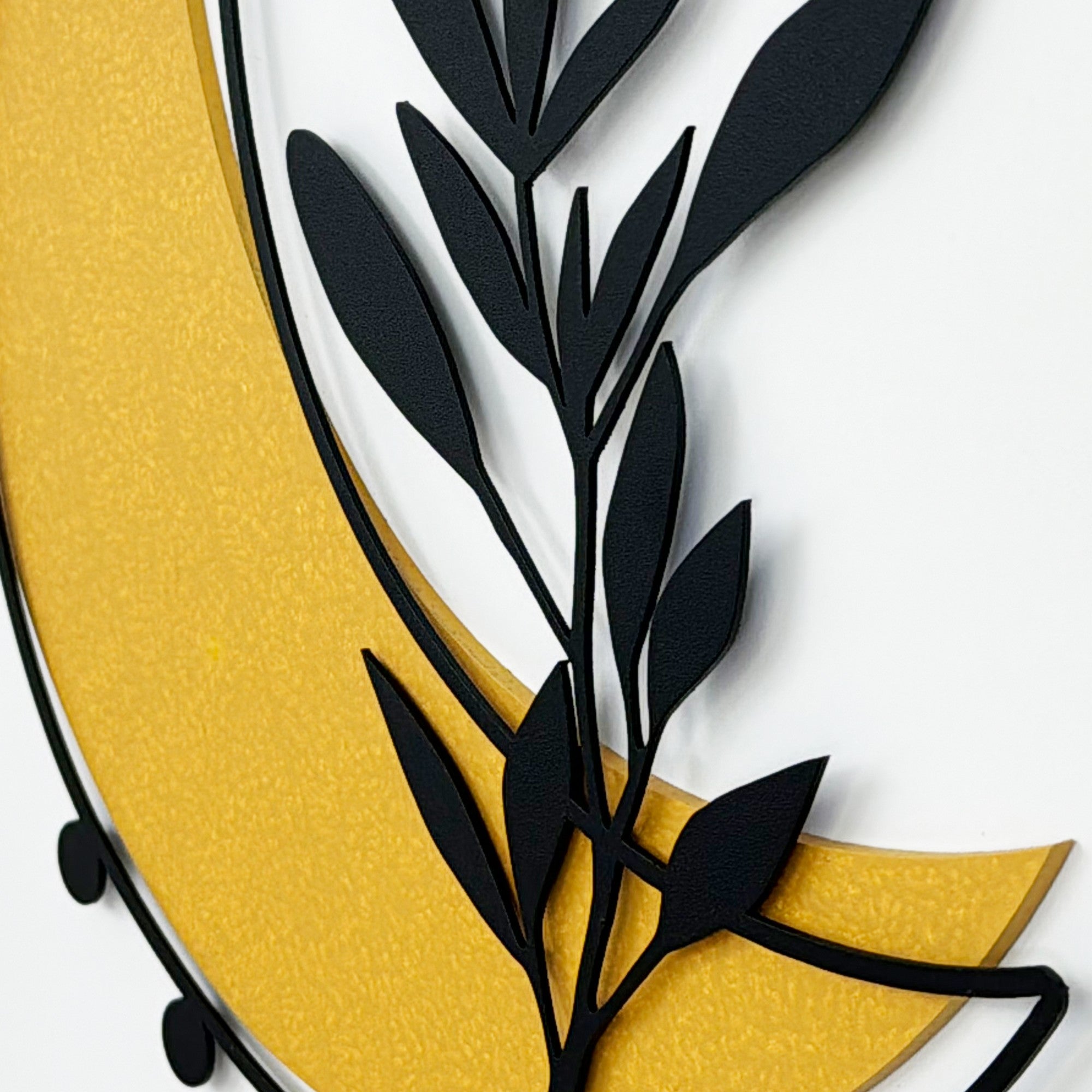 Quadro Decorativo "Silent Spring Small" - Pintura em MDF com Moldura de Pinheiro e Detalhes Metálicos Multicolor 50x35cm