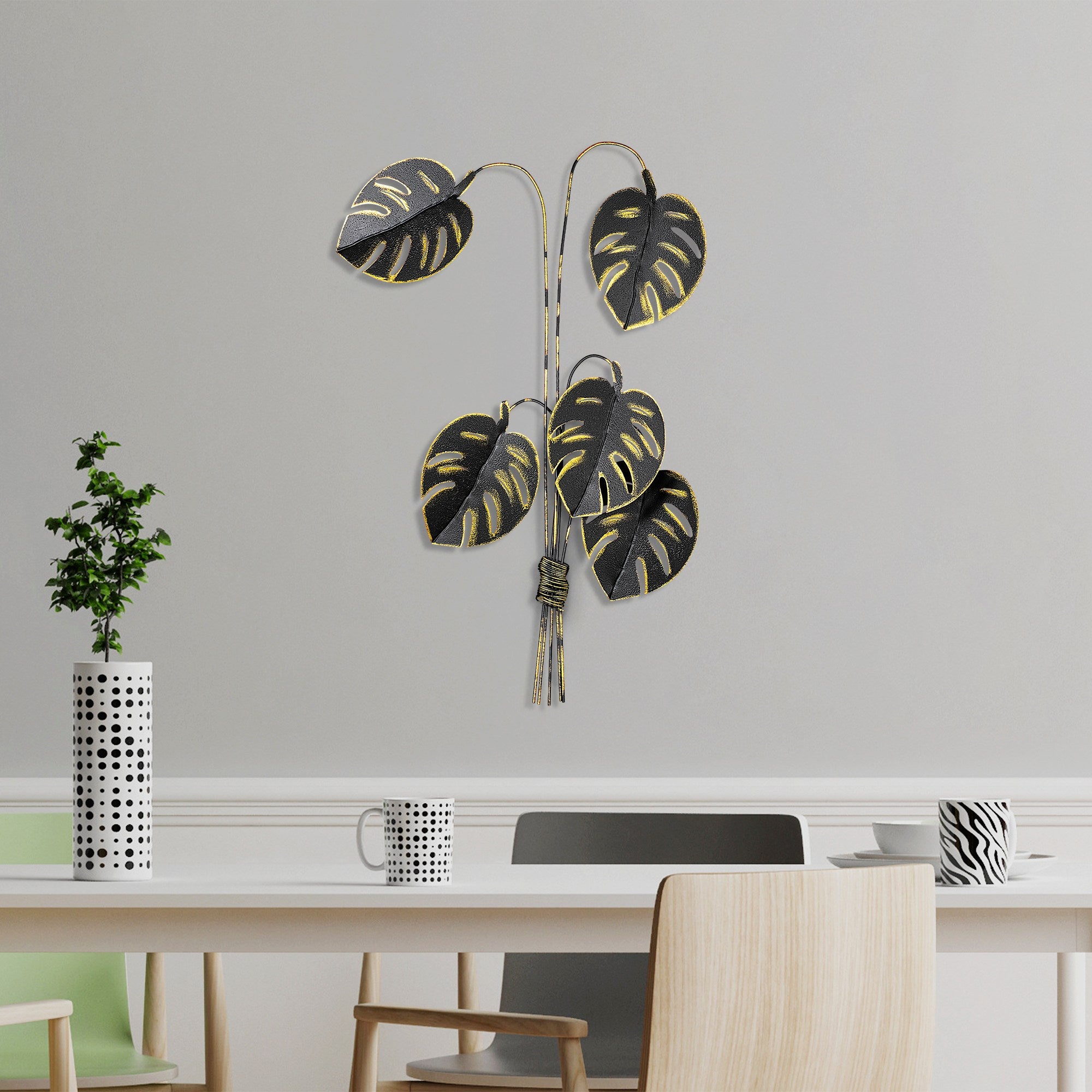 Monstera Dourada - Acessório Decorativo de Parede em Metal Artesanal 68x98cm