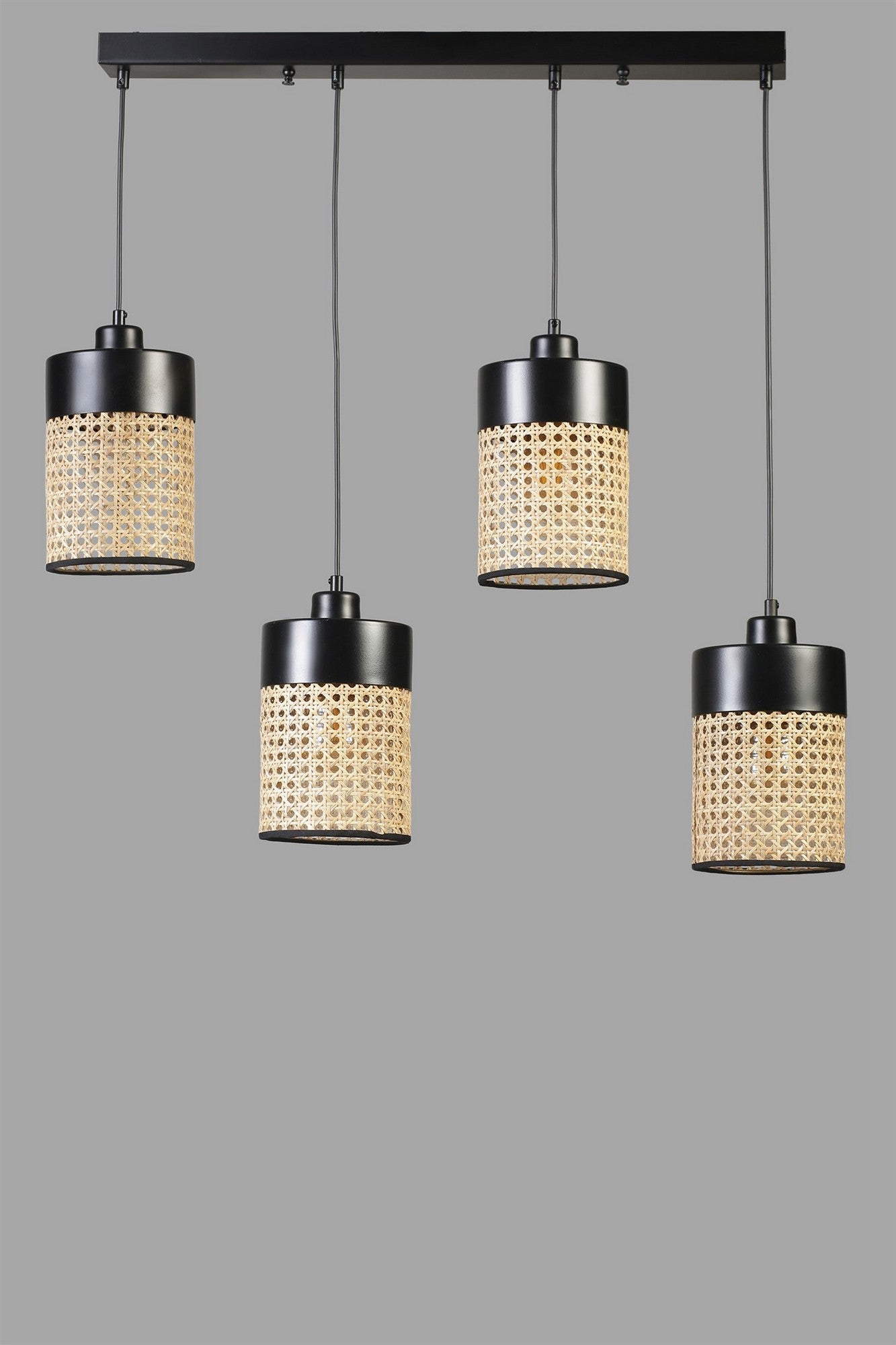 Candeeiro de Teto – 70 cm – Preto e Rattan – Metal e Rattan