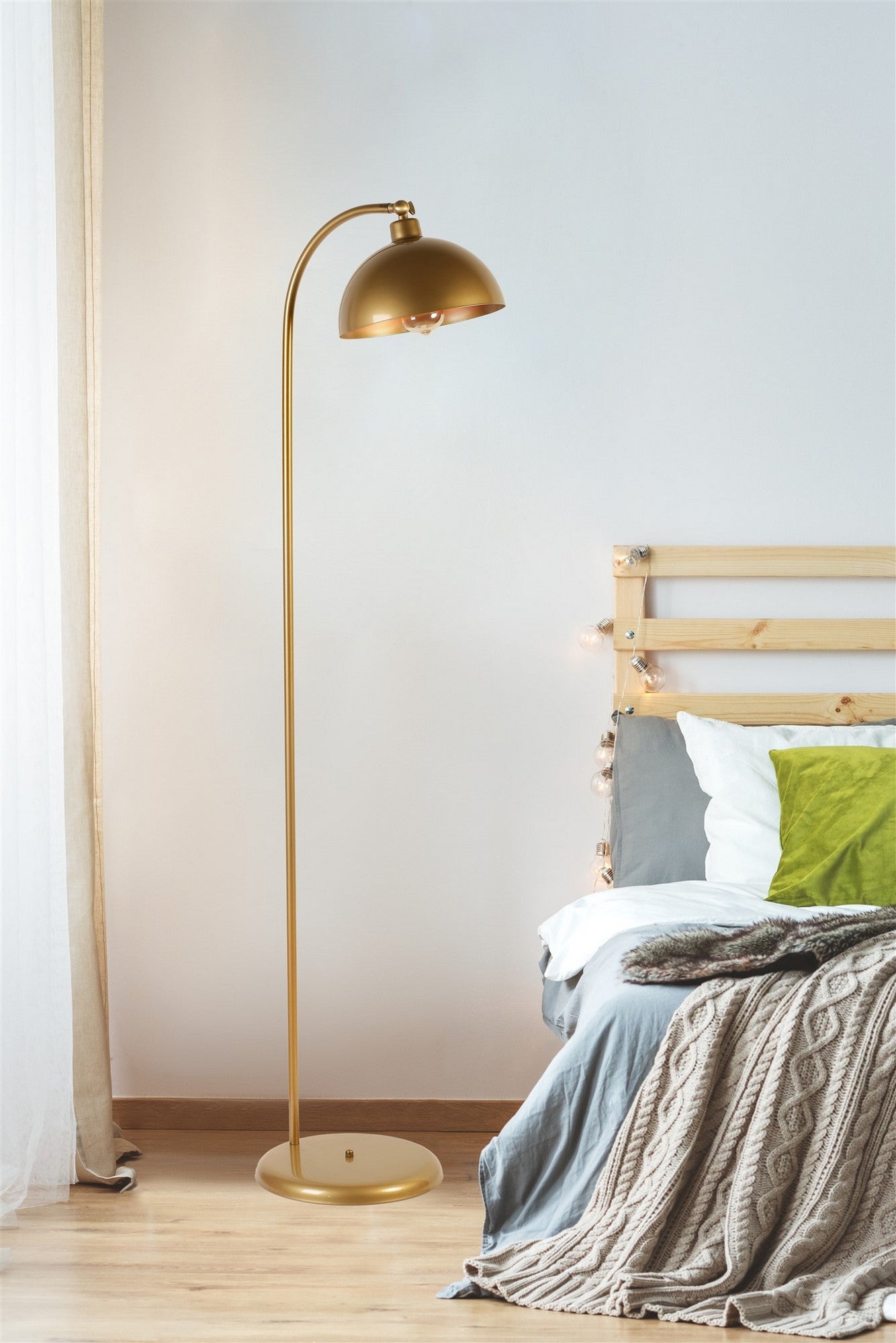 Candeeiro de Pé – 154 cm – Dourado – Metal