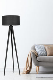 Candeeiro de Pé – 155 cm – Preto – Madeira com Metálicas