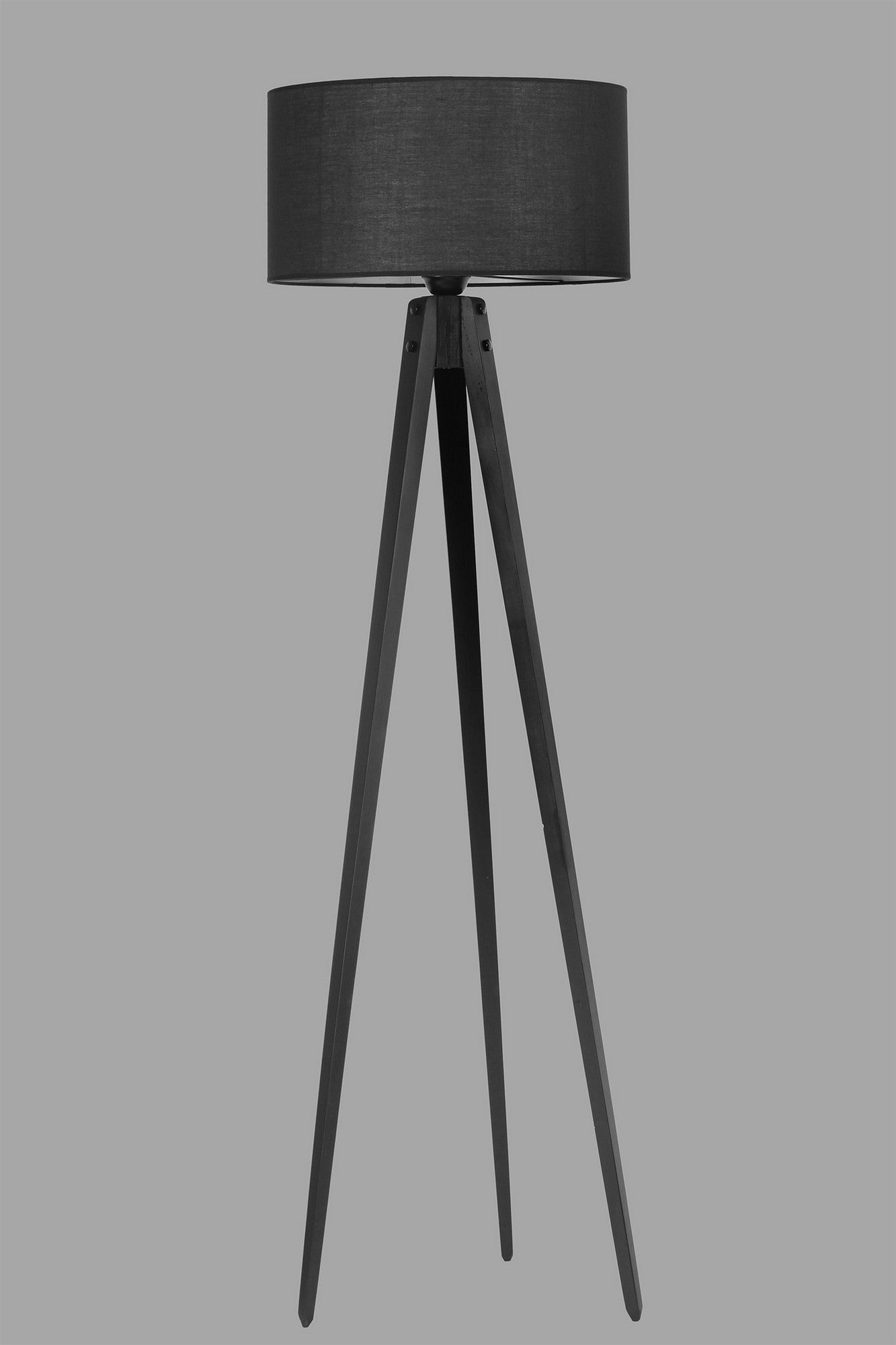 Candeeiro de Pé – 155 cm – Preto – Madeira com Metálicas