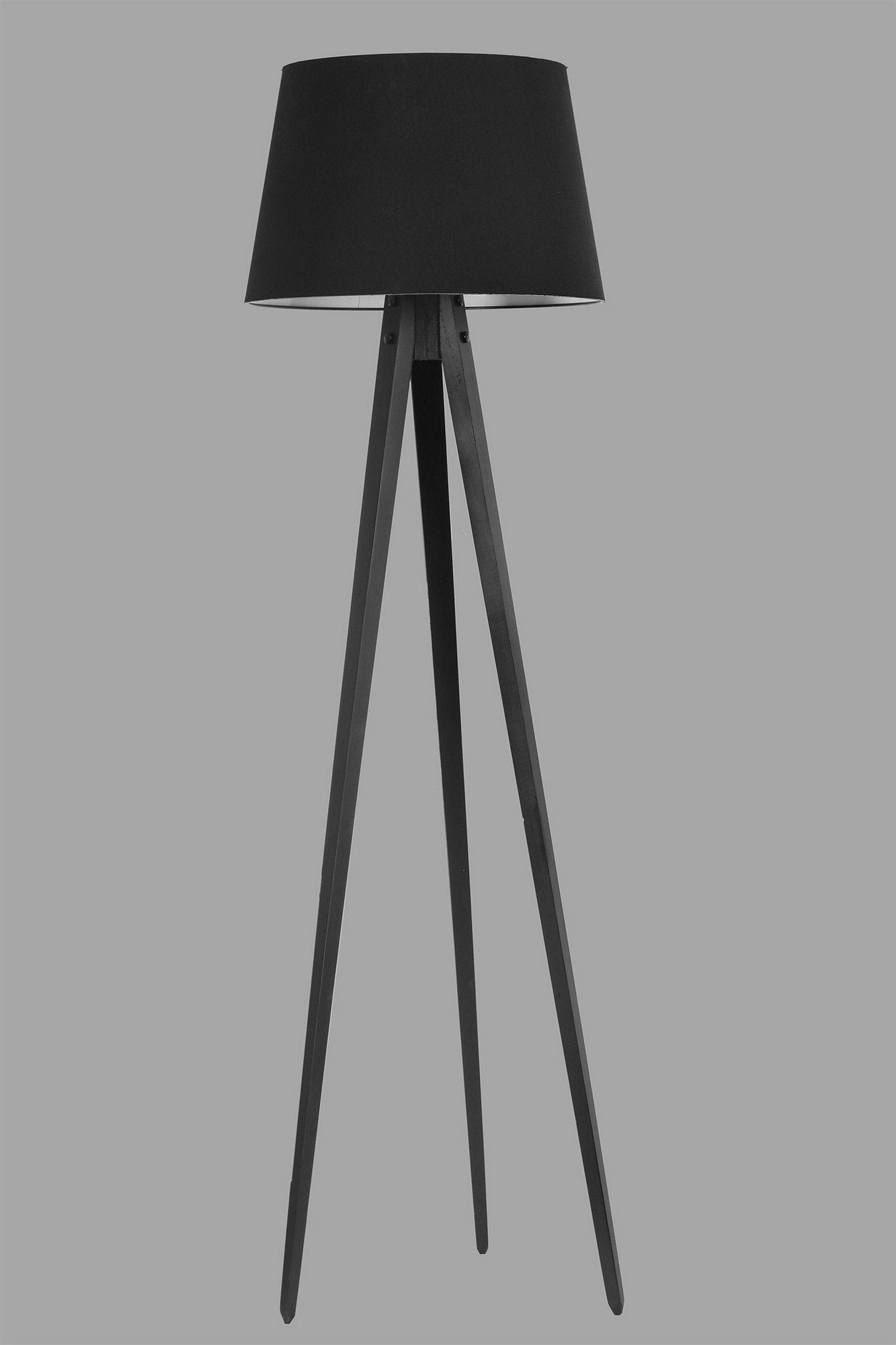 Candeeiro de Pé – 157 cm – Preto – Madeira