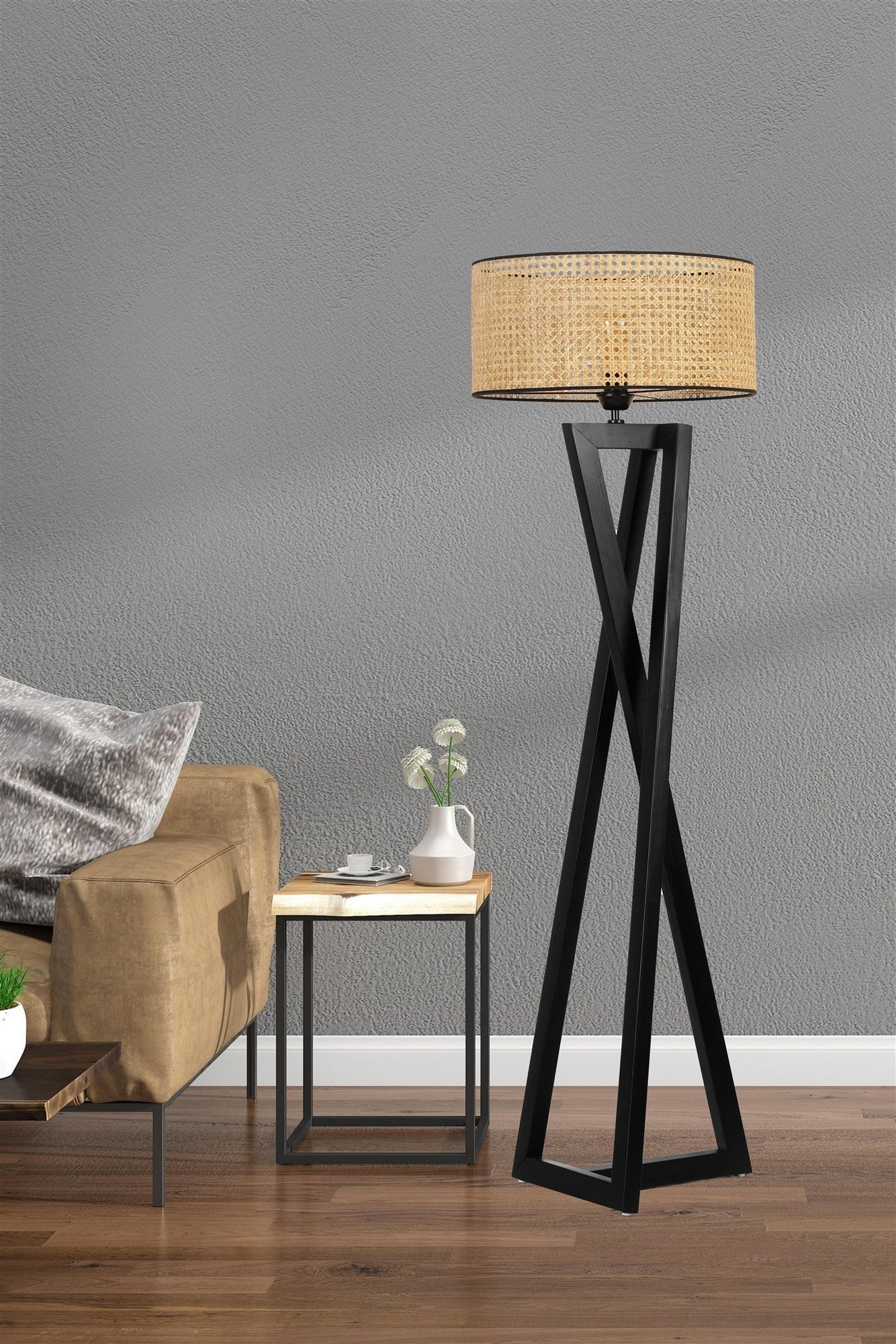 Candeeiro de Pé com Corpo de Madeira – 150cm – Preto