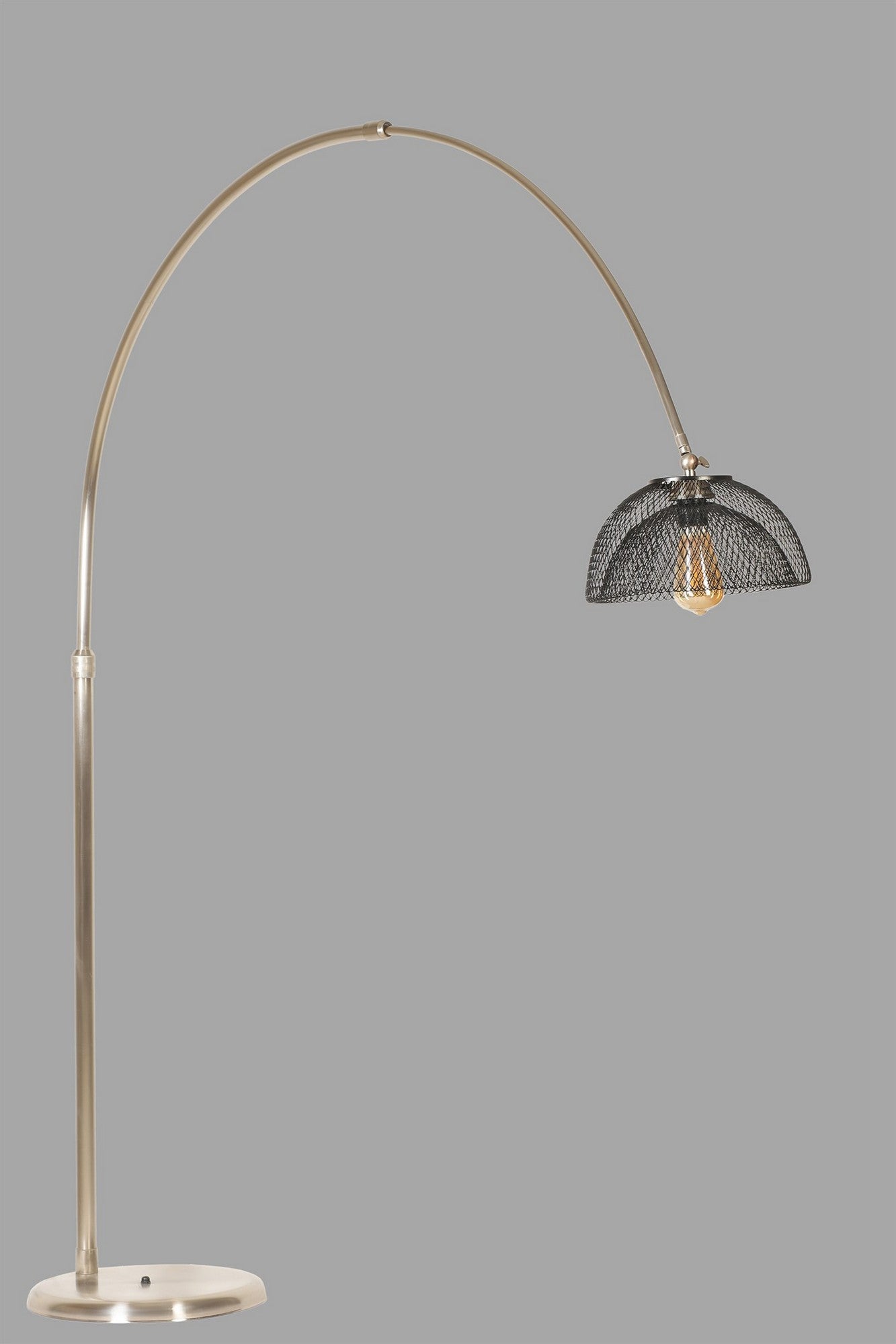 Candeeiro de Pé – 173 cm – Preto e Cromo – Metálico