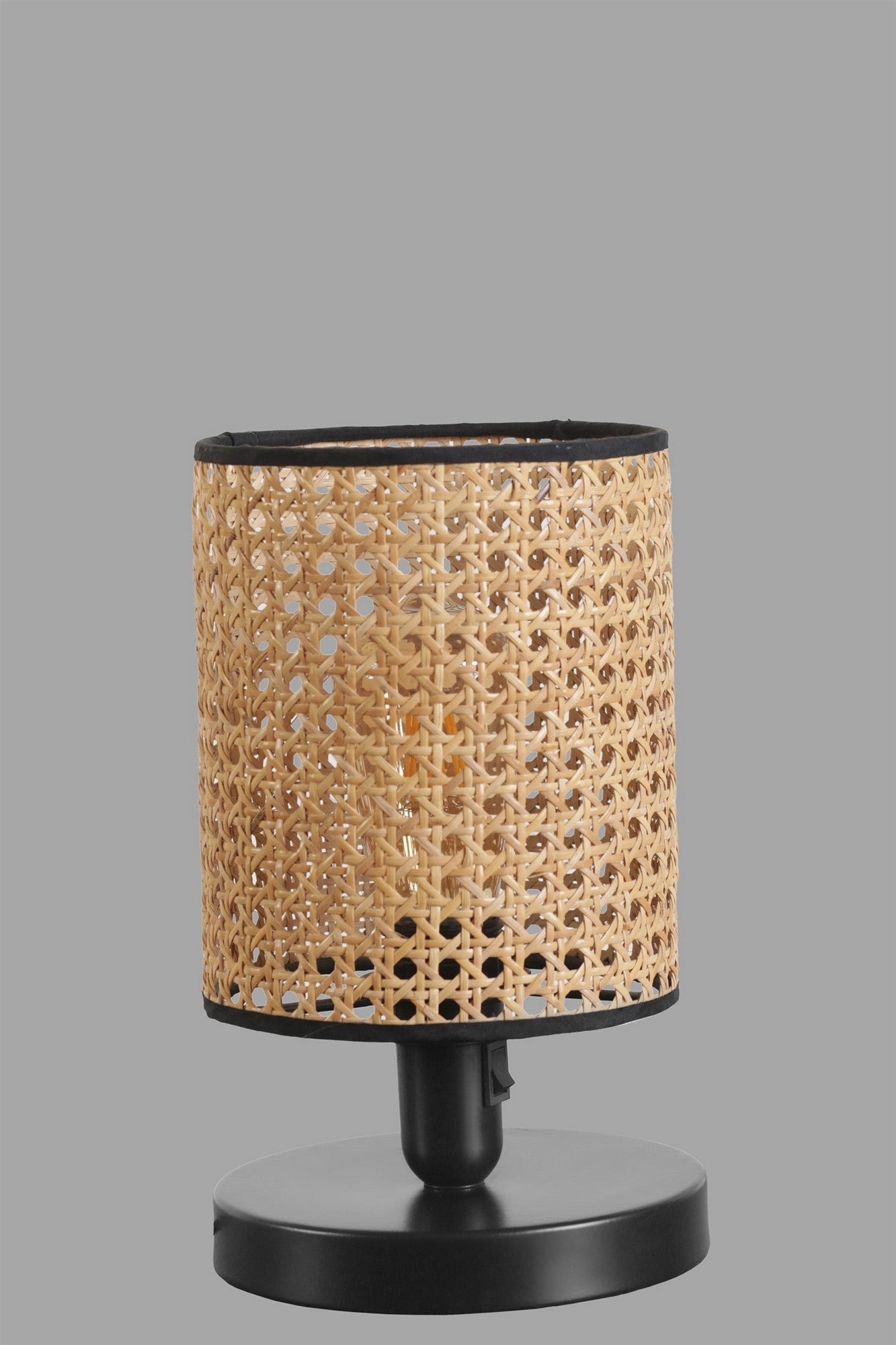 Candeeiro de mesa-Ayca-Preto
Rattan