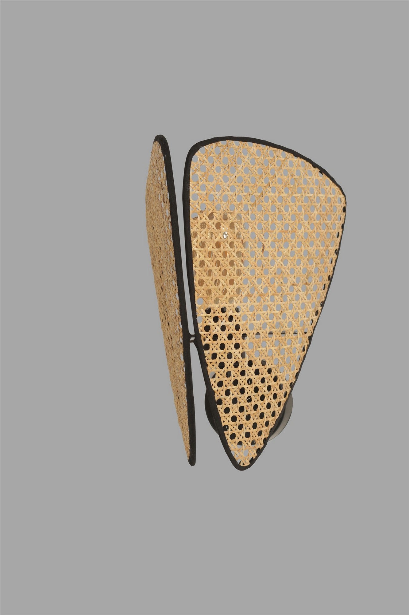 Candeeiro de Parede – 35 cm – Preto – Metal e Rattan