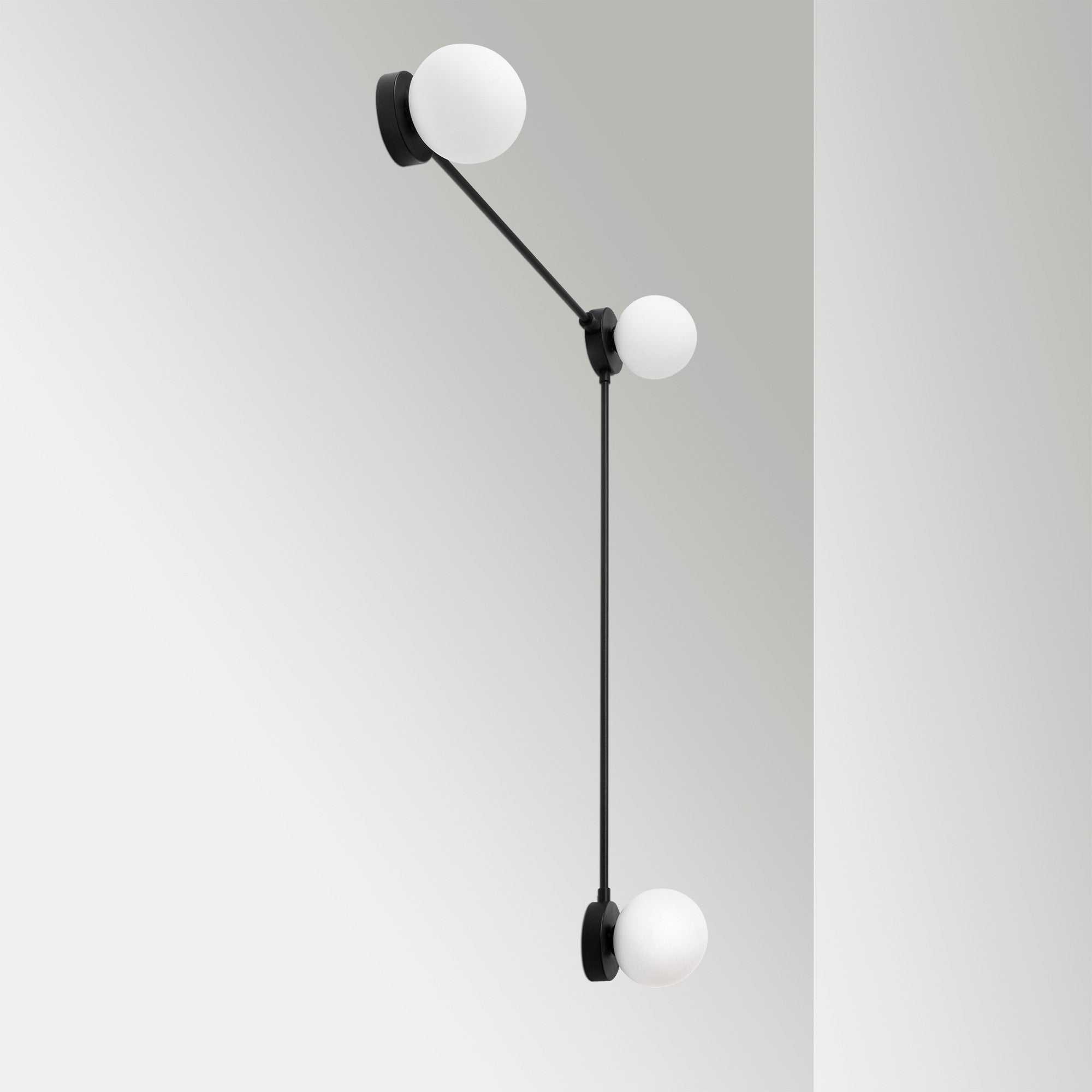 Candeeiro de Parede moderna, preta e creme, 60 x 16 x 78 cm | Corpo de metal, tampa de vidro, IP20, 3 soquetes G9 (lâmpada não incluída) | Design industrial e escandinavo elegante