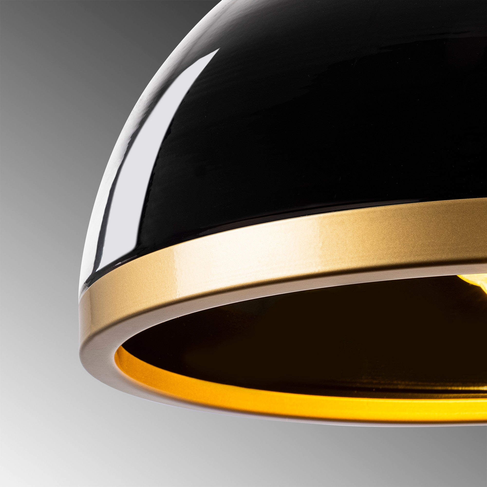 Candeeiro de Teto elegante preto e dourado, altura ajustável 40x40x30 cm, corpo de metal, design escandinavo glamouroso, soquete E27, potência máxima de 40 W, perfeito para espaços modernos