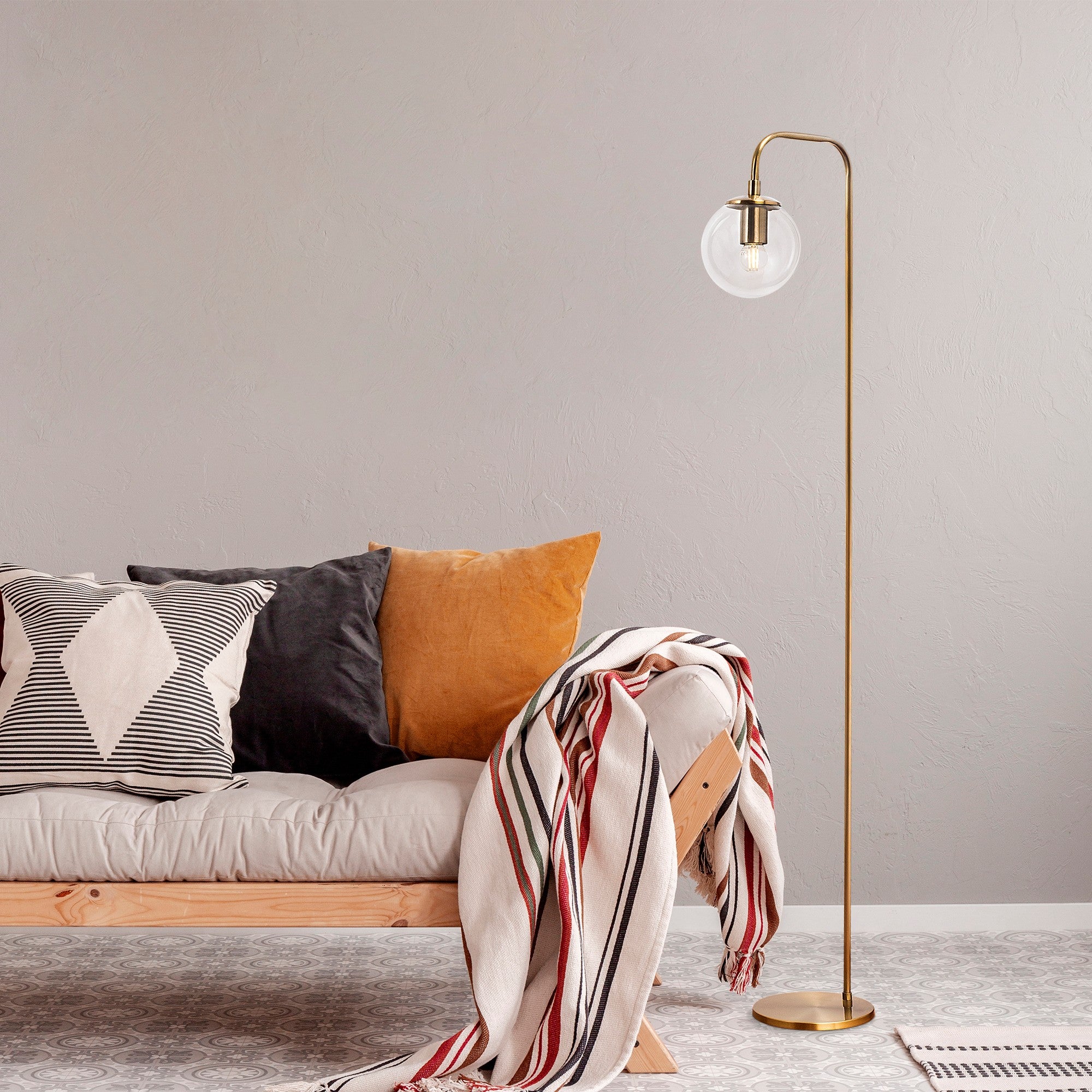 Candeeiro de Pé elegante com corpo de metal e tampa de vidro, acabamento em cobre vintage, 27 x 27 x 146 cm | Soquete E14, design escandinavo moderno, perfeita para decoração de casa