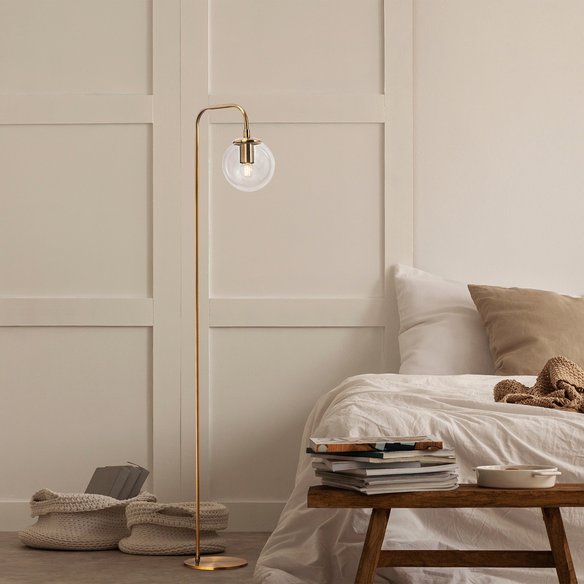 Candeeiro de Pé elegante com corpo de metal e tampa de vidro, acabamento em cobre vintage, 27 x 27 x 146 cm | Soquete E14, design escandinavo moderno, perfeita para decoração de casa