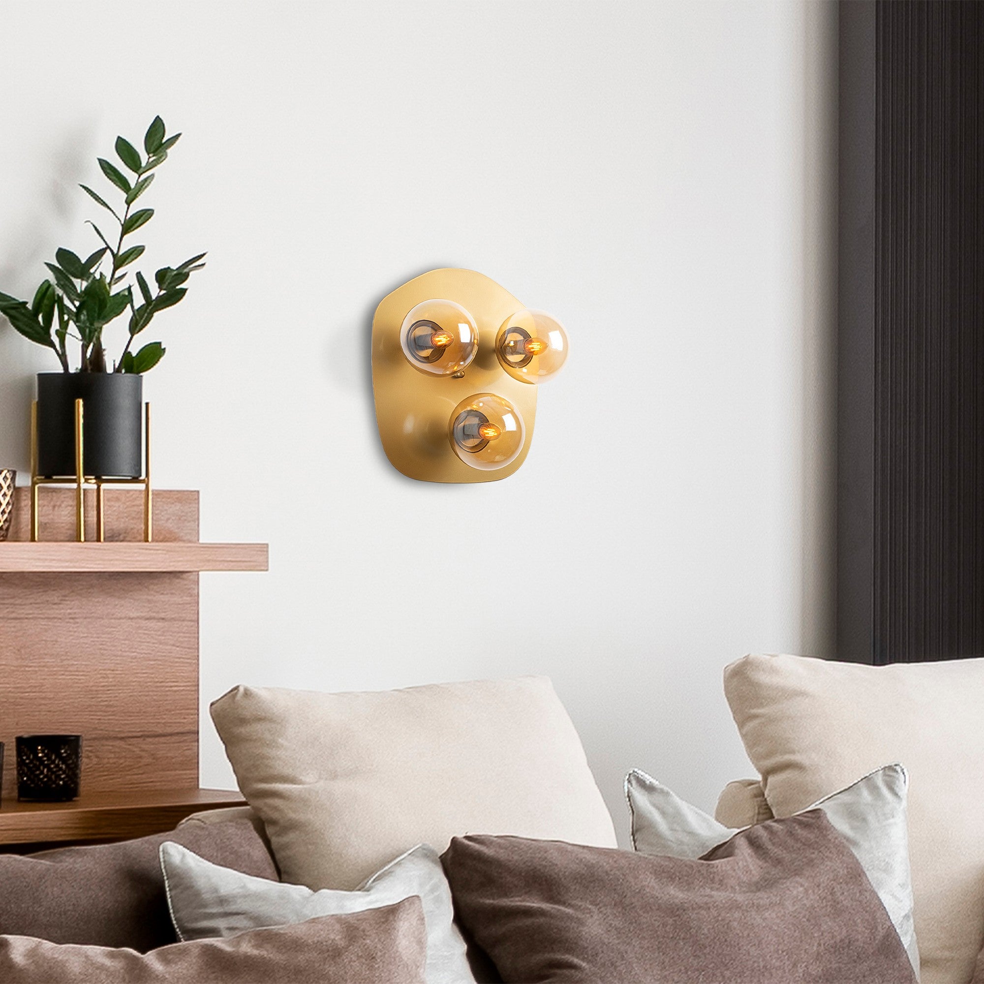 Candeeiro de Parede elegante com corpo de metal e tampa de vidro, acabamento dourado, 37 x 44 x 45 cm | 3 soquetes E14, máx. 40 W | Design escandinavo moderno para espaços glamorosos