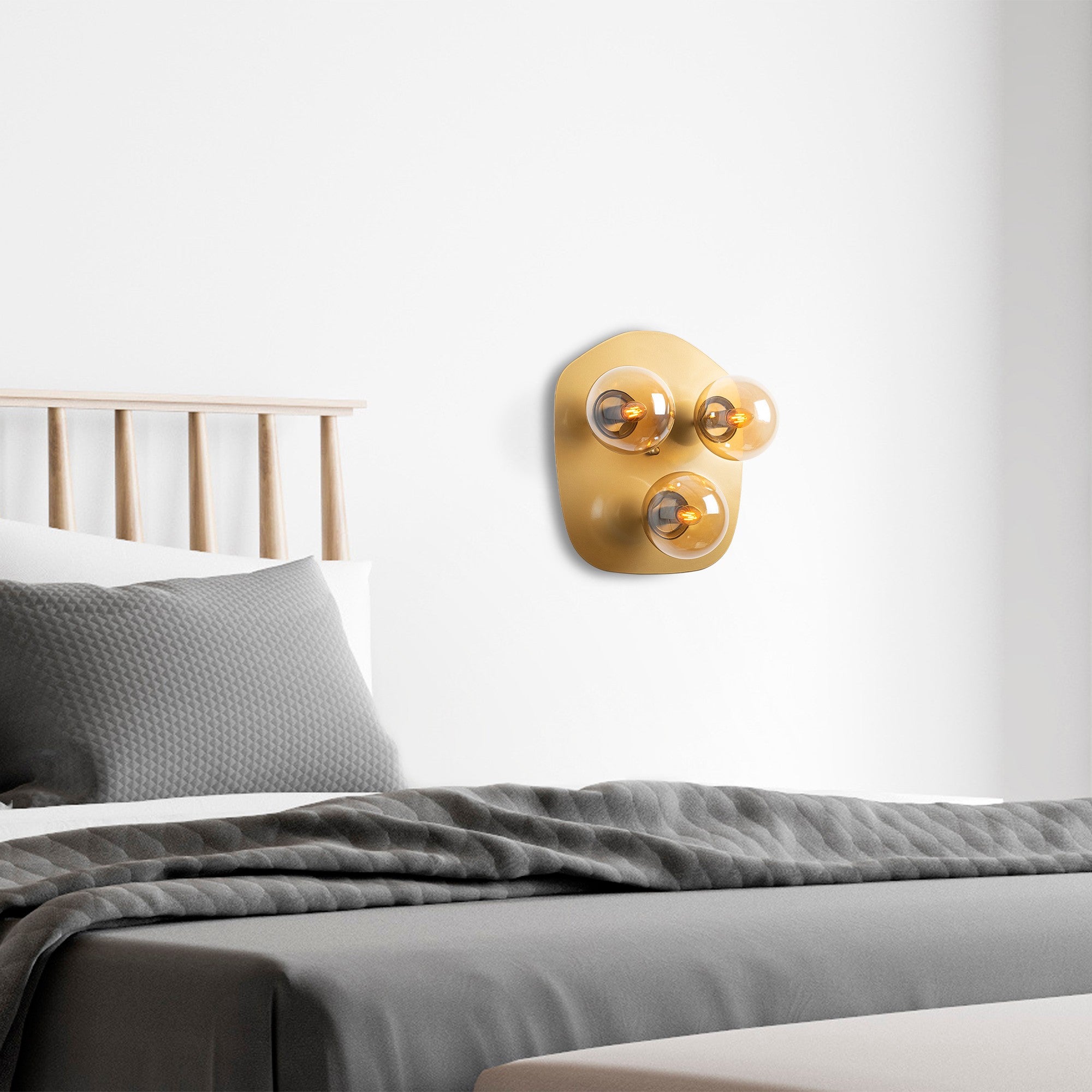 Candeeiro de Parede elegante com corpo de metal e tampa de vidro, acabamento dourado, 37 x 44 x 45 cm | 3 soquetes E14, máx. 40 W | Design escandinavo moderno para espaços glamorosos