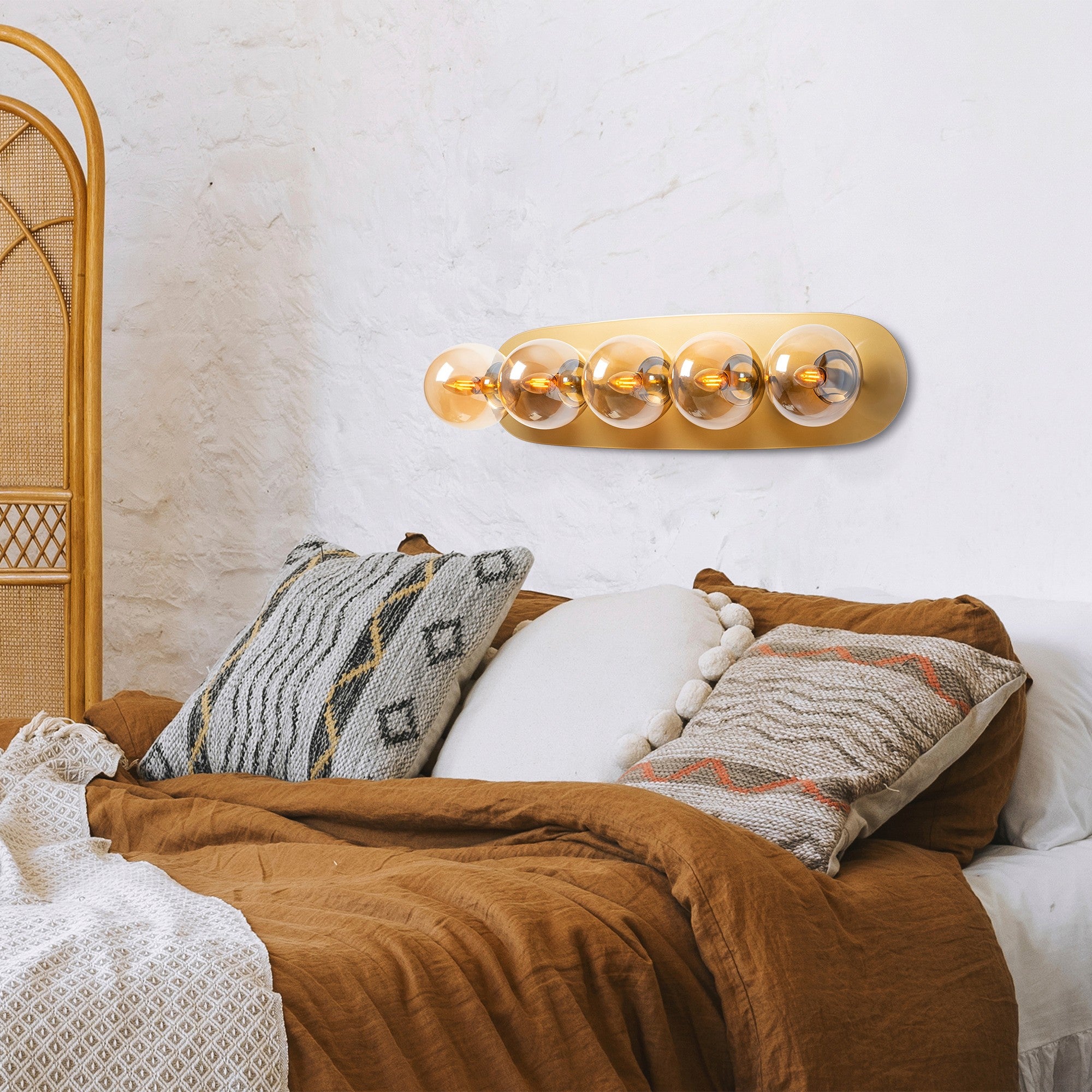 Candeeiro de Parede elegante com corpo de metal e tampa de vidro, acabamento dourado, 90 x 23 x 26 cm | 5 soquetes E14, máx. 40 W | Design escandinavo moderno para espaços glamorosos