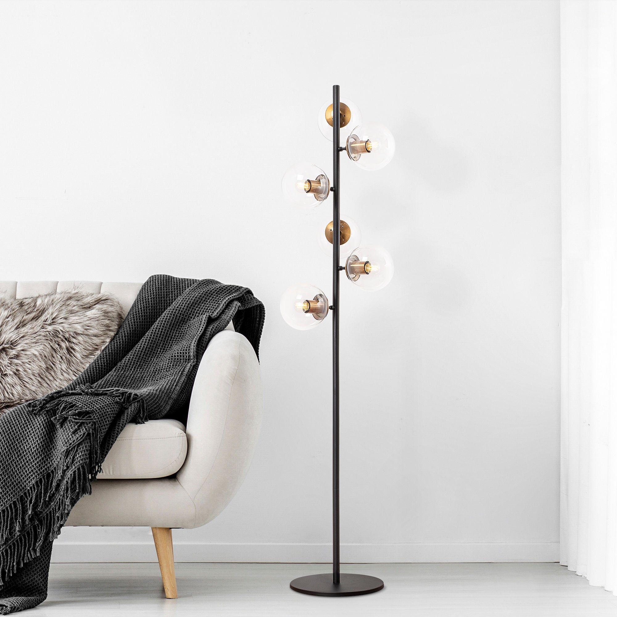 Candeeiro de Pé moderna com corpo de metal e tampa de vidro, 35 x 22 x 163 cm | Acabamento antigo e preto, 6 soquetes E14, design elegante para decoração glamourosa e escandinava