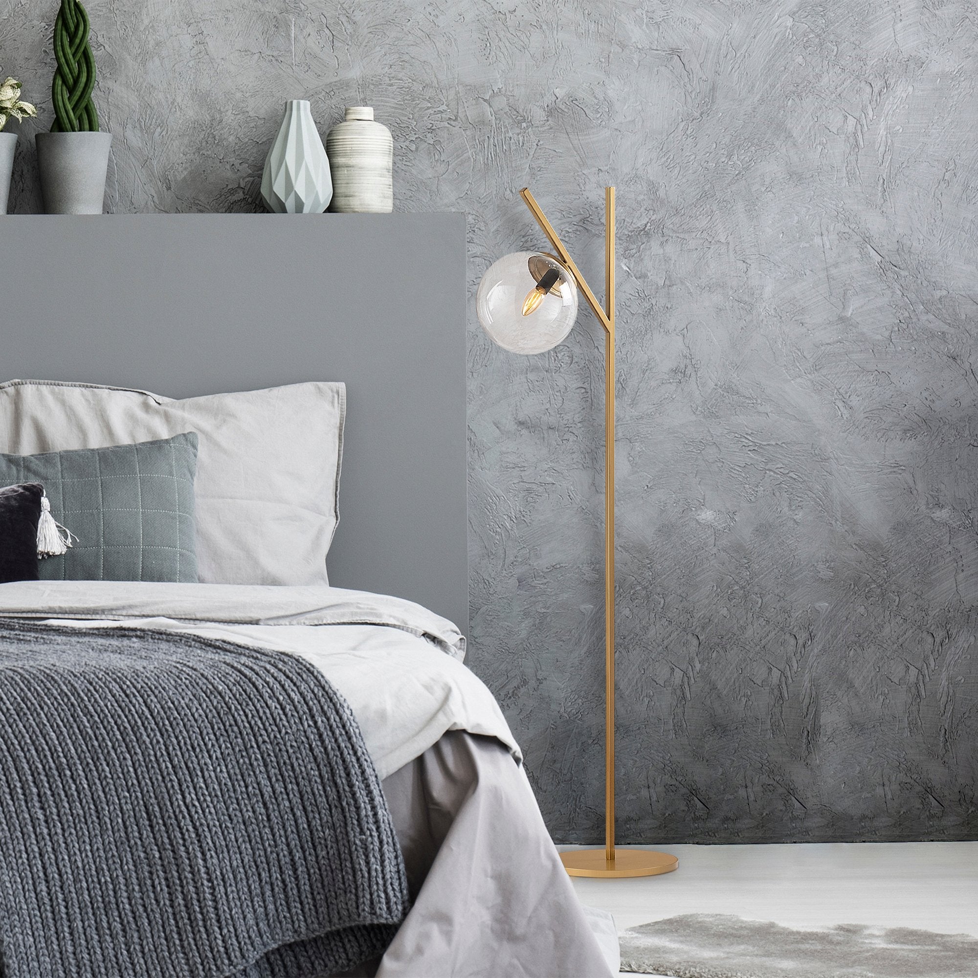 Candeeiro de Pé elegante com corpo de metal e tampa de vidro, acabamento dourado, 31 x 45 x 152 cm | Soquete E14, 40 W máx., cabo de 200 cm | Design escandinavo moderno