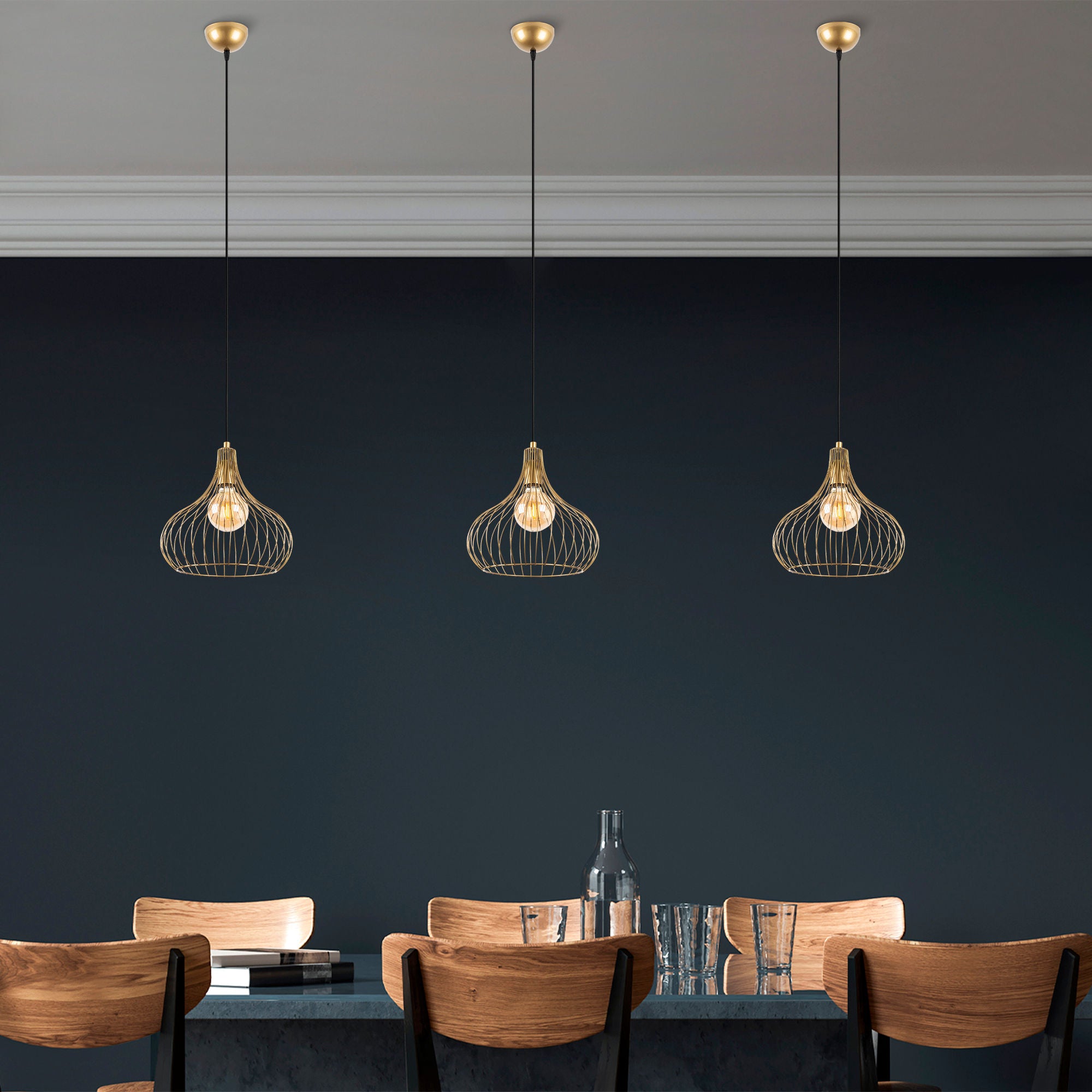 Candeeiro de Teto Dourado Elegante, Corpo em Metal, Altura Ajustável, 22 x 22 x 120 cm | Soquete E27, Máx. 40 W | Design Glamour Moderno para Interiores Elegantes