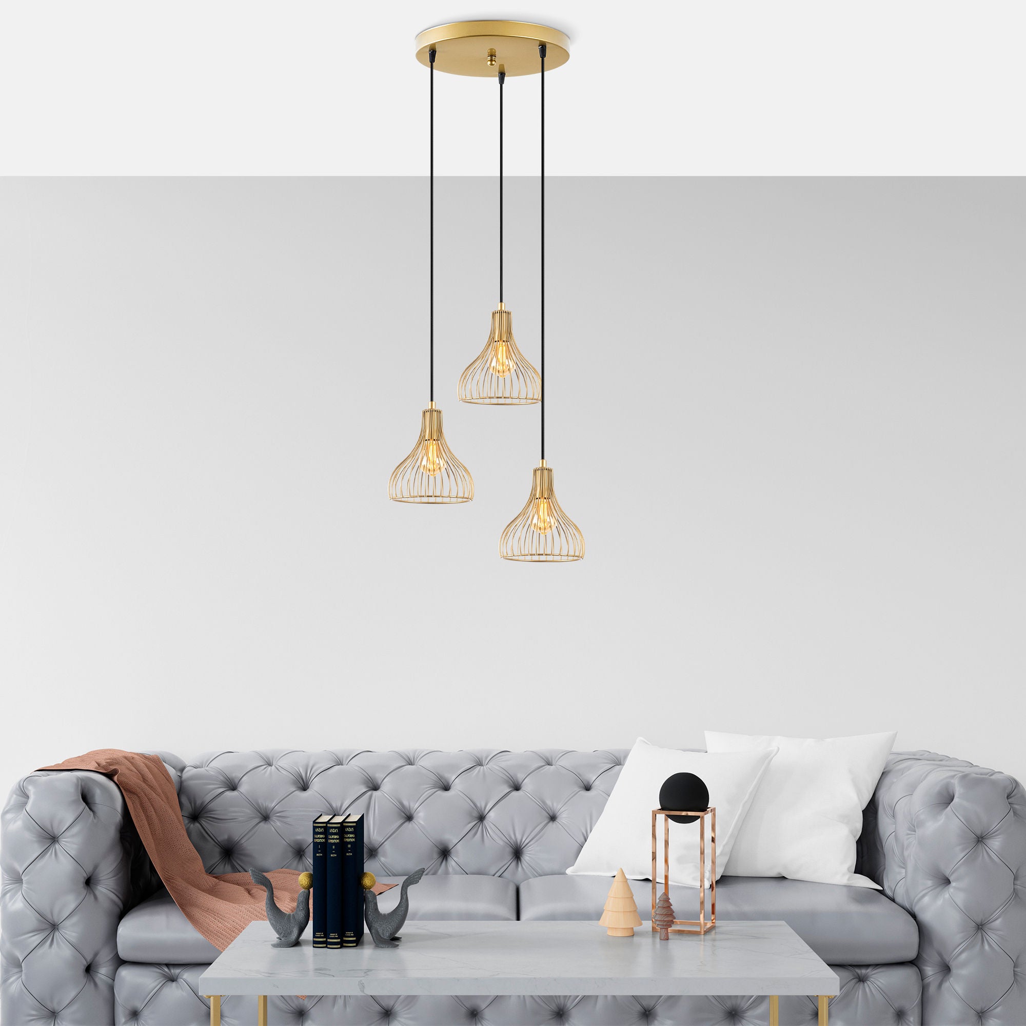 Candeeiro de Teto Dourado Elegante, Corpo em Metal, 44 x 44 x 117 cm | Altura Ajustável, 3 Soquetes E27, Design Moderno e Glamouroso | Perfeito para Salas de Estar e Salas de Jantar
