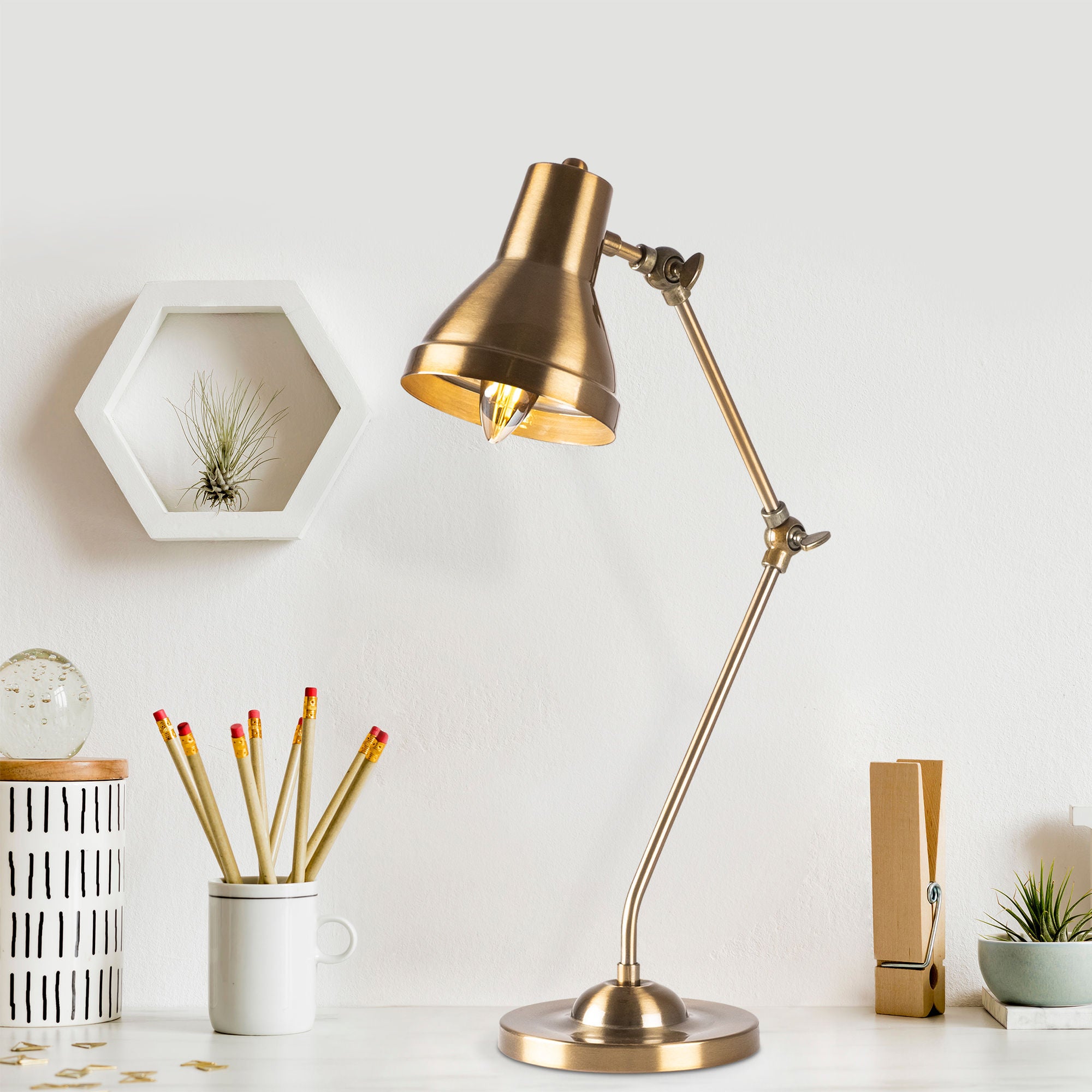 Candeeiro de Mesa Elegante com Corpo em Metal, Acabamento em Cobre Vintage, 16 x 27 x 55 cm | Soquete E14, 40 W Máx., Cabo de 200 cm | Ideal para Decoração Moderna e Escandinava