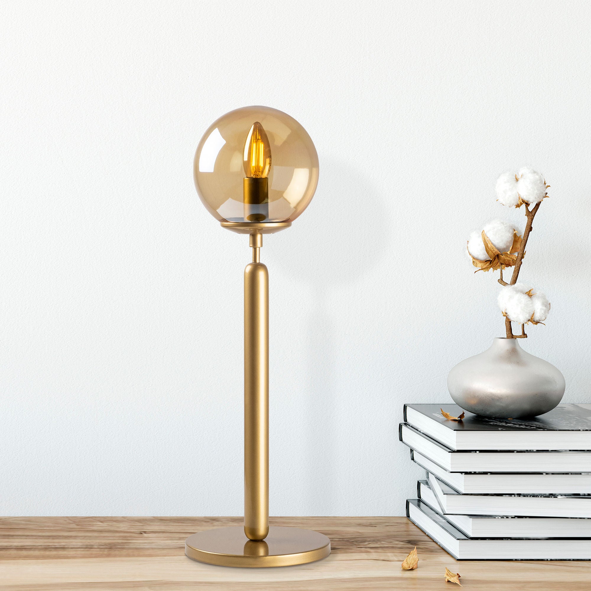 Candeeiro de Mesa elegante com corpo de metal e tampa de vidro, acabamento em cobre vintage, 18 x 18 x 52 cm | Cabo de 200 cm, soquete E14, perfeita para decoração moderna