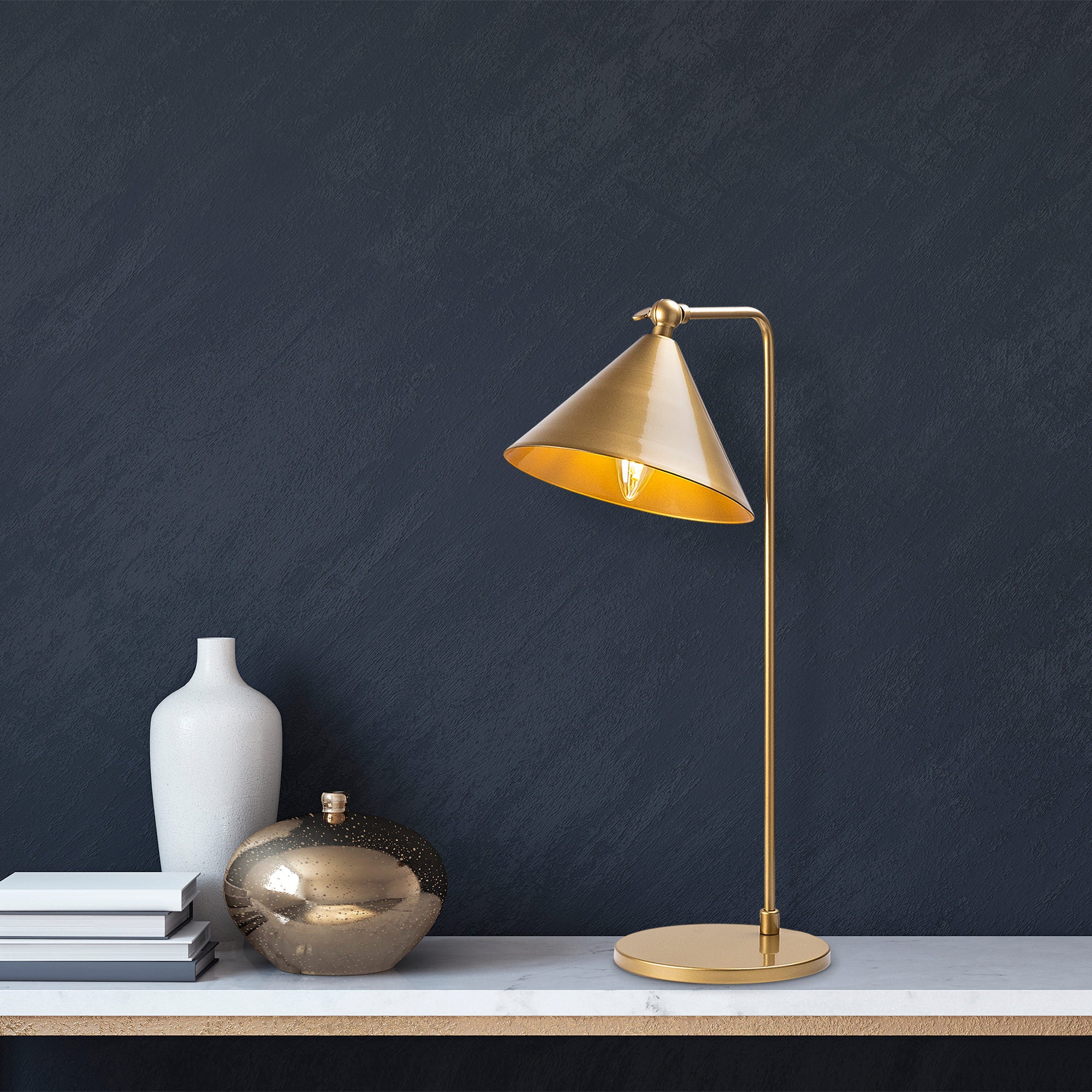 Candeeiro de Mesa Elegante Dourada, Corpo em Metal, 24 x 26 x 50 cm | Soquete E14, Máx. 40 W | Design Escandinavo Moderno, Perfeito para Decoração Glamourosa