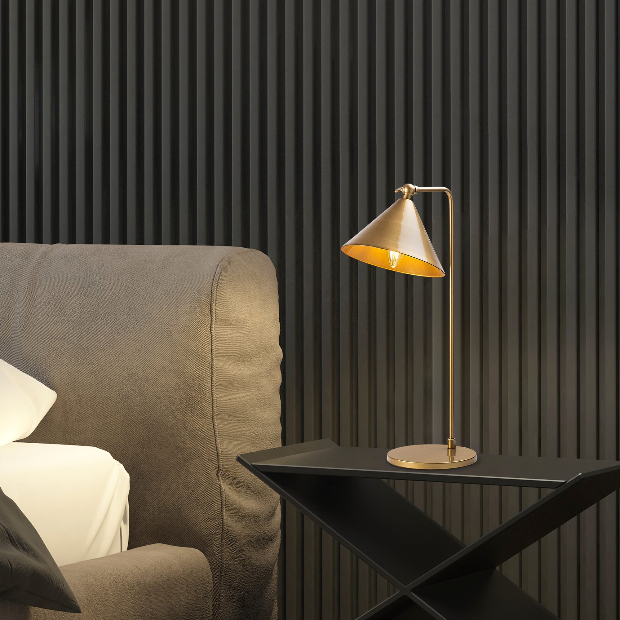 Candeeiro de Mesa Elegante Dourada, Corpo em Metal, 24 x 26 x 50 cm | Soquete E14, Máx. 40 W | Design Escandinavo Moderno, Perfeito para Decoração Glamourosa