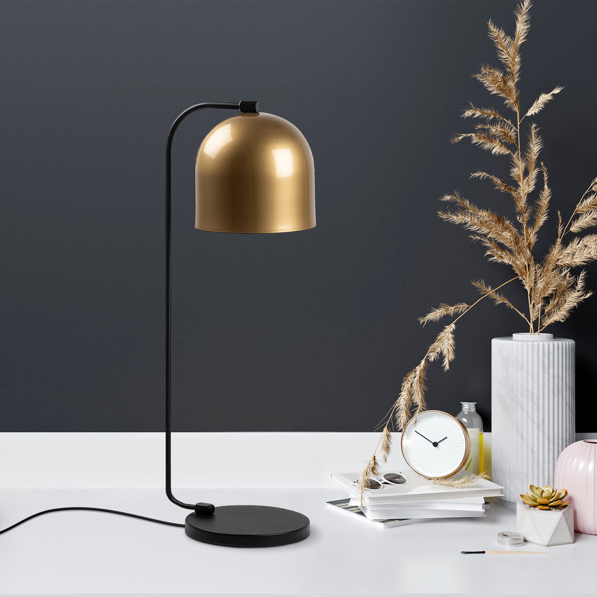 Candeeiro de Mesa Estilo Escandinavo, Dourado e Preto, 17 x 22 x 60 cm | Corpo em Metal, Soquete E14, 40 W Máx., Cabo de 200 cm | Iluminação Elegante para Espaços Modernos