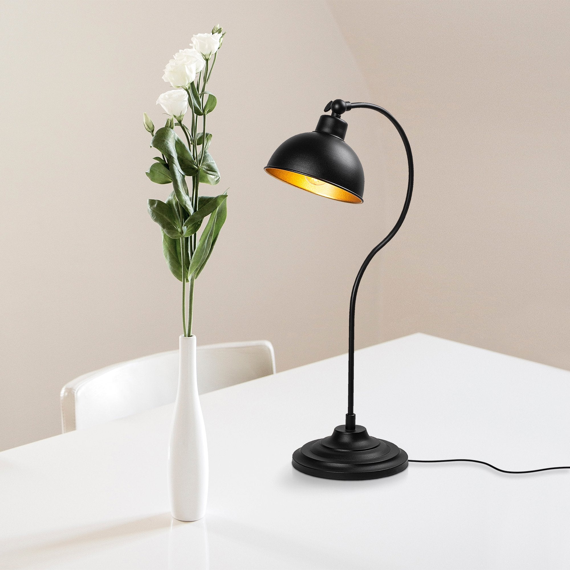 Candeeiro de Mesa Elegante Preta e Dourada, Corpo em Metal, 19 x 29 x 58 cm | Soquete E27, Potência Máxima de 40 W, Cabo de 200 cm | Design Industrial Moderno para Casa e Escritório
