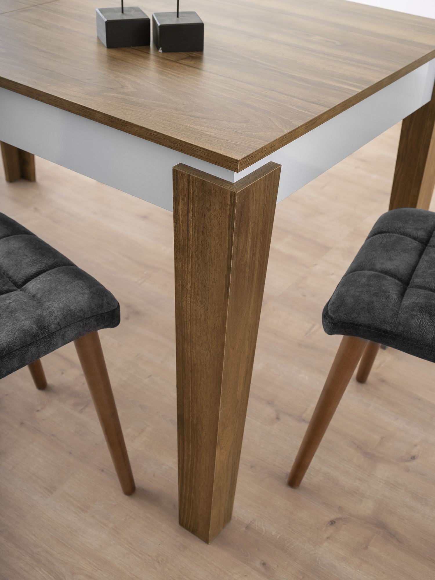 Mesa de Jantar Extensível-Cunda-Nogueira
Branco