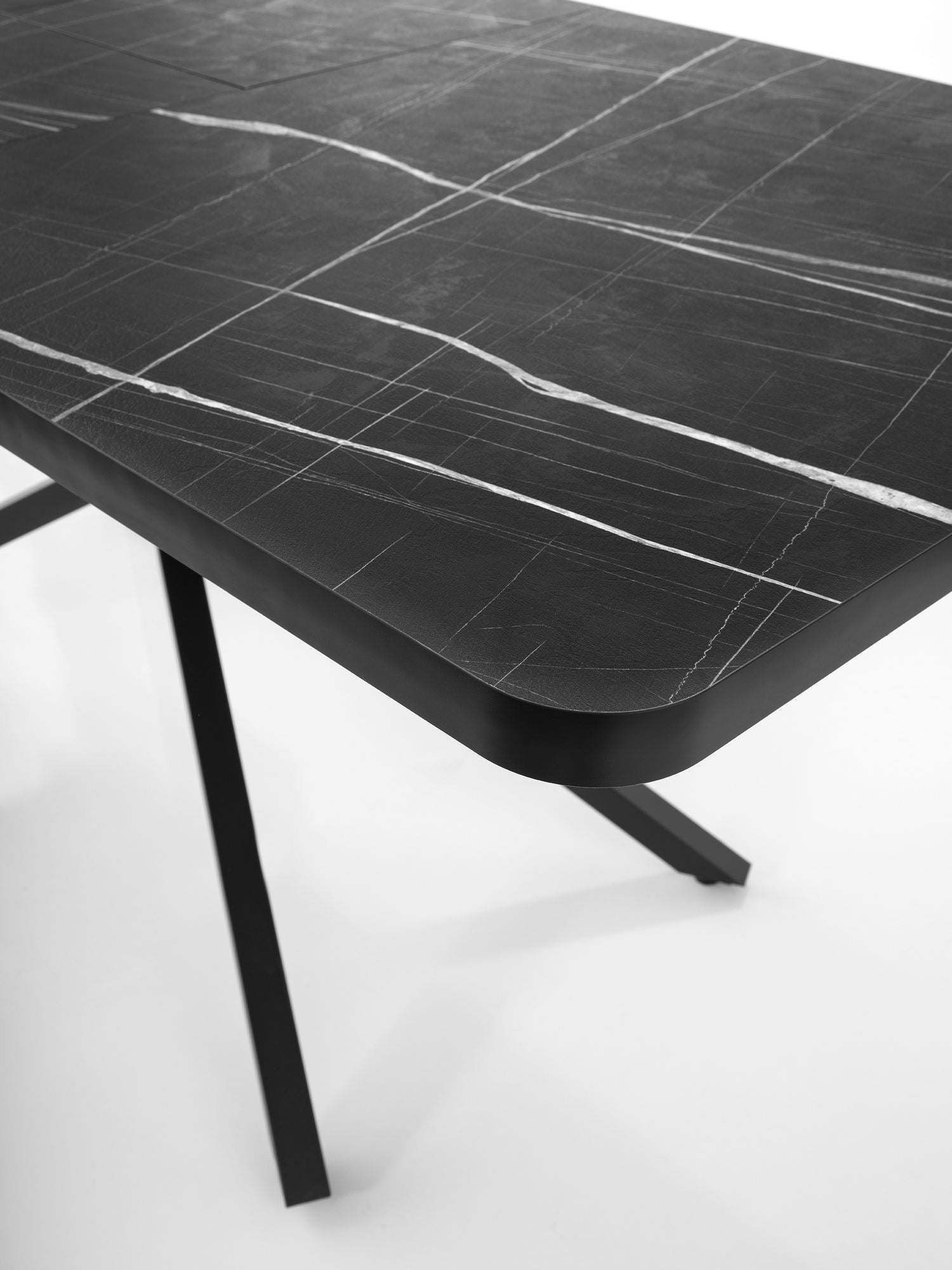 Mesa de Jantar Extensível-Falcon-Preto
Branco