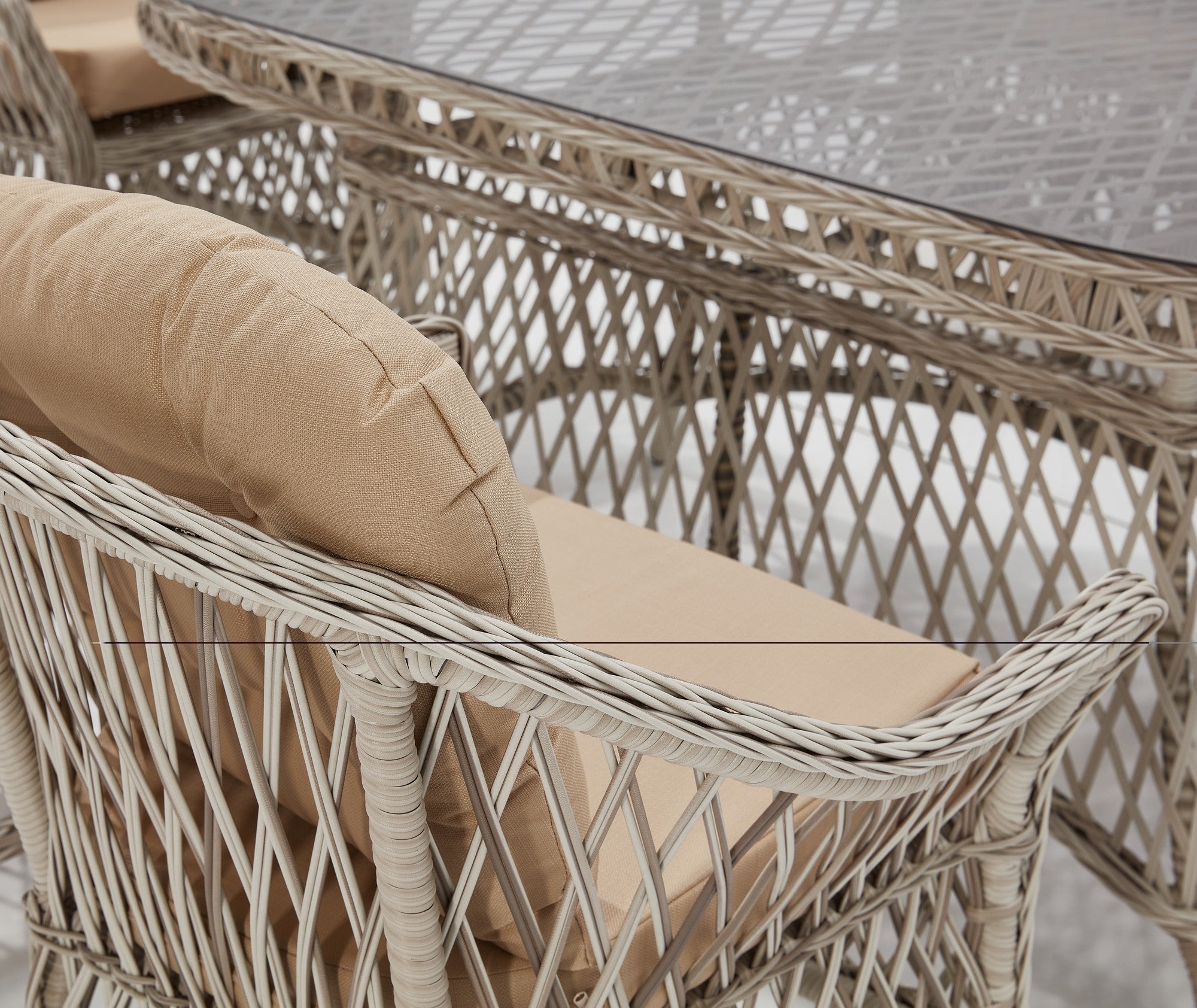 Conjunto de Jardim Luxuoso em Rattan Sintético Creme - Mesa 180cm + 6 Cadeiras com Revestimento Resistente à Água
