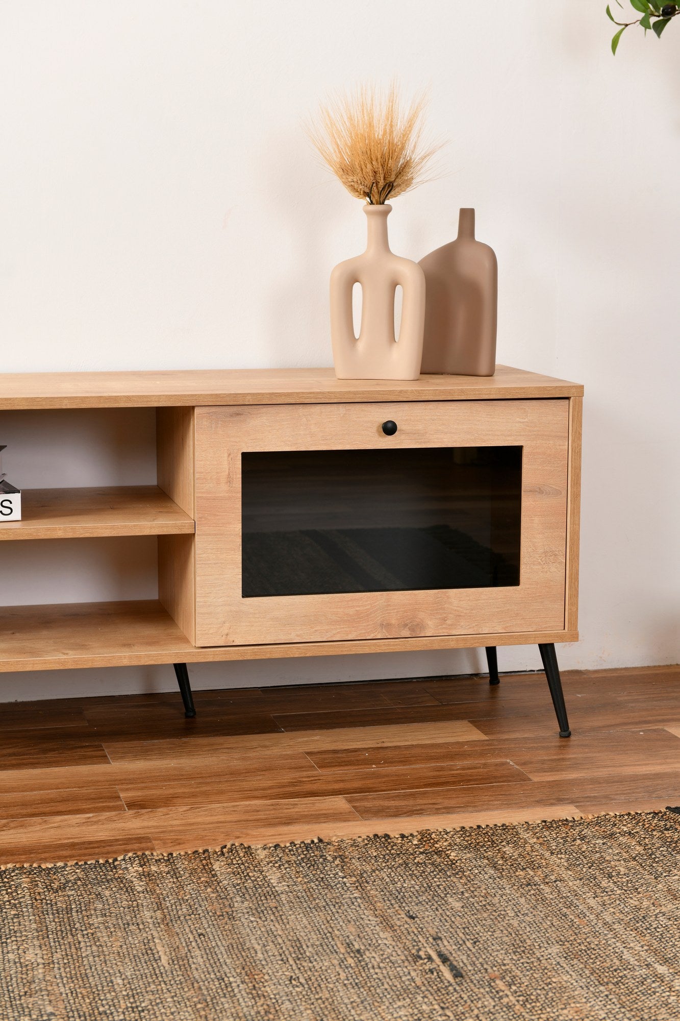 Móvel de TV elegante com pernas de metal, carvalho e preto, 180 x 55 x 40 cm | Painel de partículas 100% revestido de melamina | Design moderno para salas de estar e espaços de entretenimento