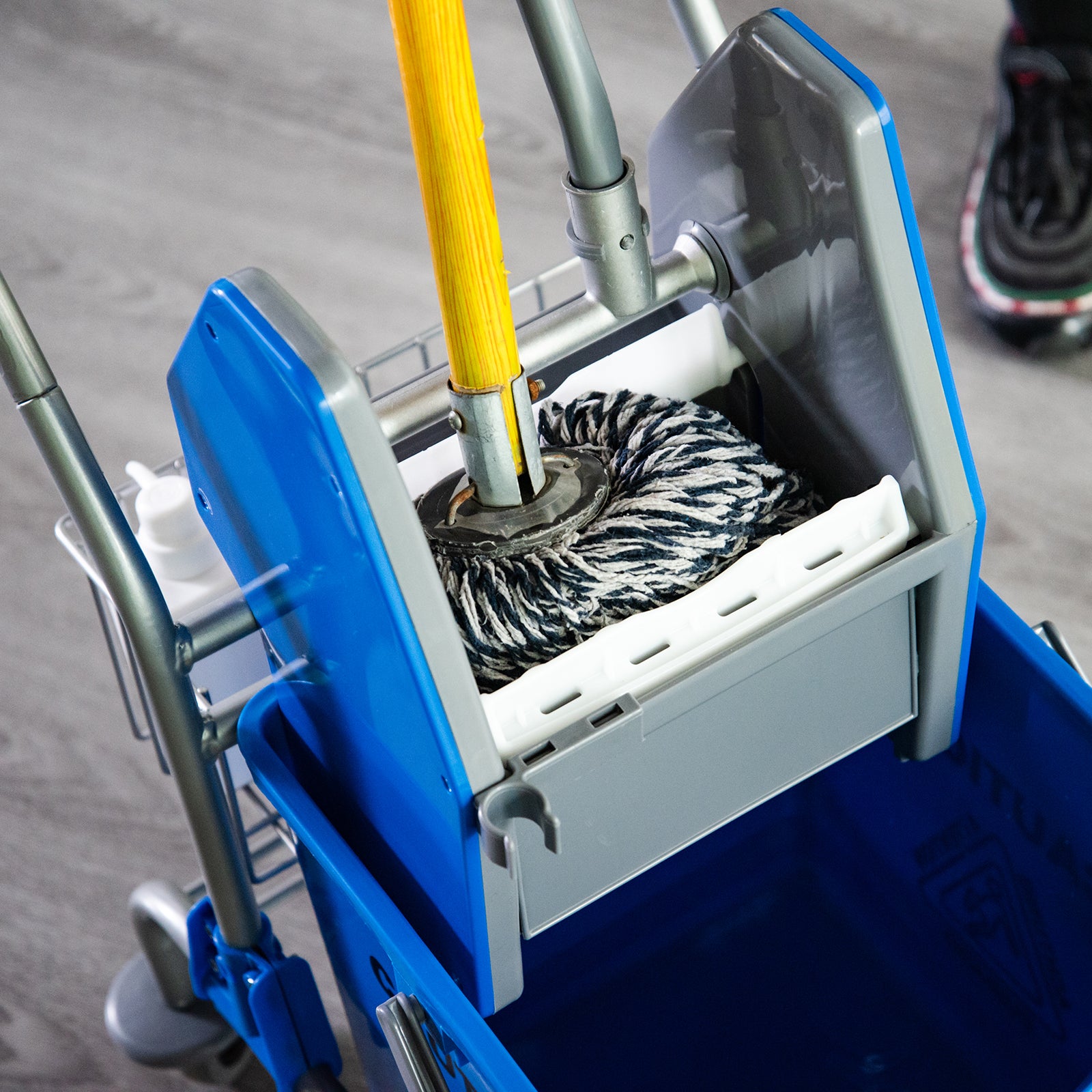 Carrinho de Limpeza com Espremedor Capacidade 26L - Azul 73x45x95 cm