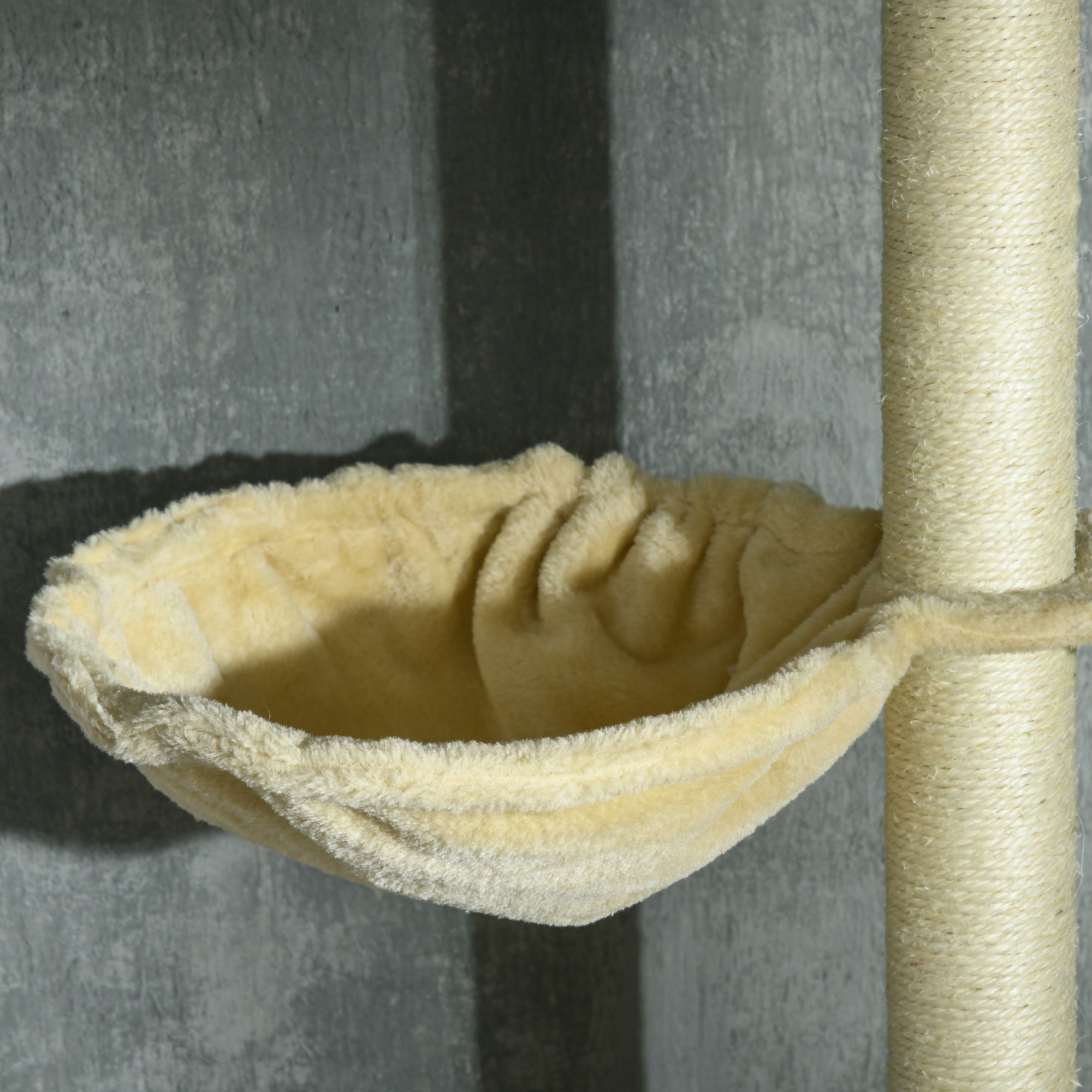 Arranhador para Gatos Bege 54x34x230-250 cm com Altura Ajustável e Múltiplas Plataformas