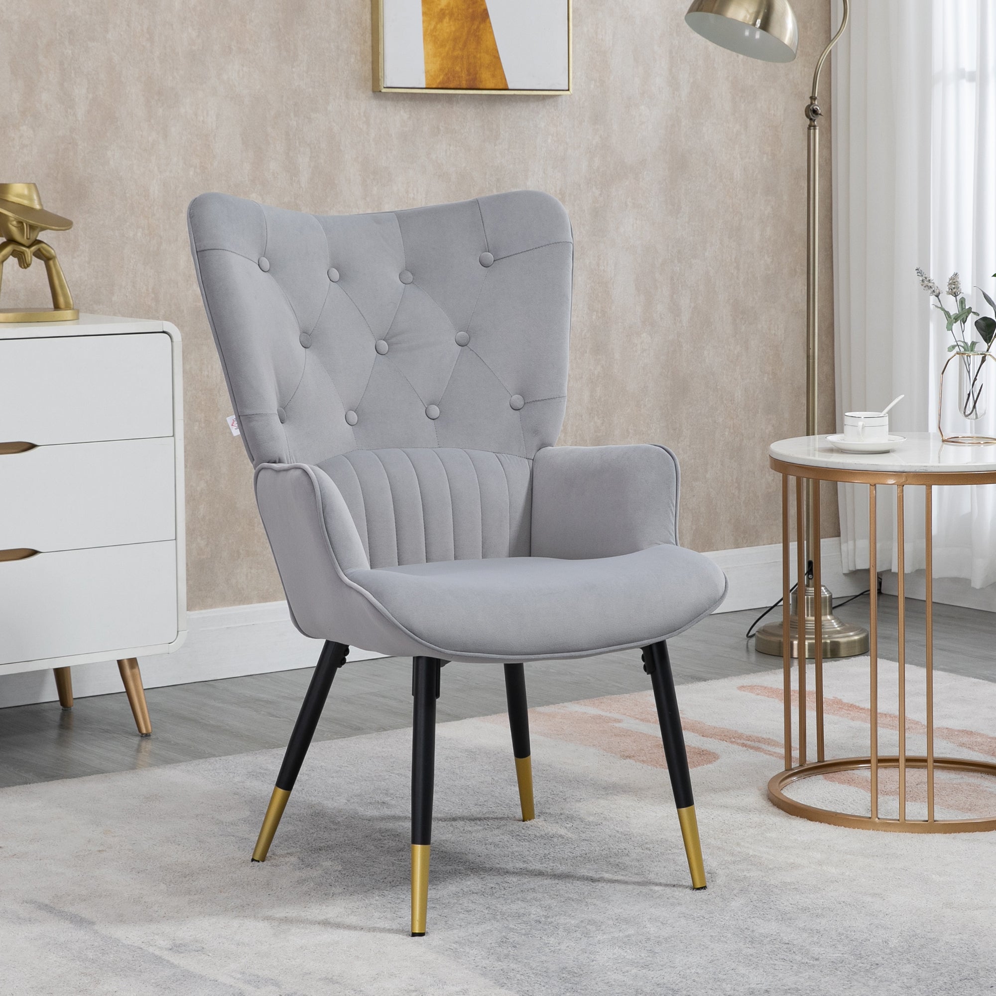 Poltrona Estofada em Veludo – 68x72x103cm – Cinza Claro – 100% Poliéster