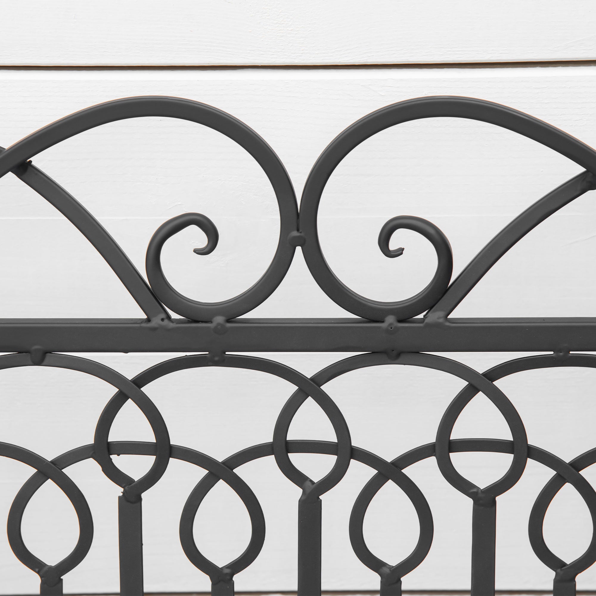 Banco de Jardim 110x60x97cm Preto - Conforto e Elegância para o seu Espaço Exterior