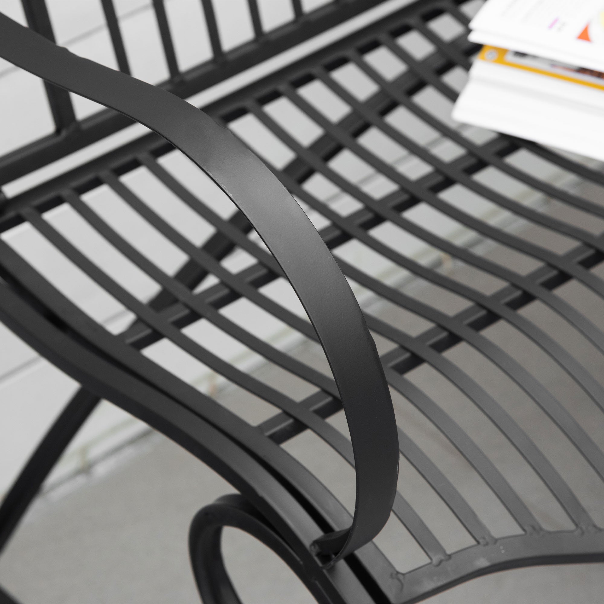 Banco de Jardim 110x60x97cm Preto - Conforto e Elegância para o seu Espaço Exterior