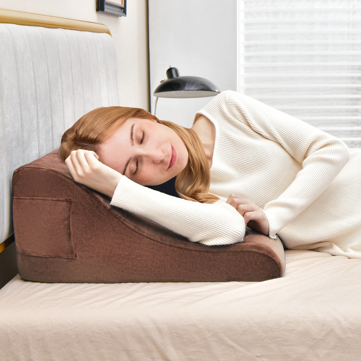 Almofadas de Cunha para Cama com Suporte para Tablet Espuma de Alta Resiliência Bolsos Laterais Castanho