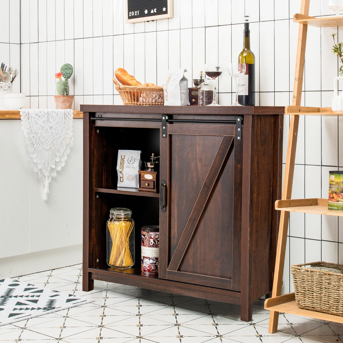Aparador Buffet de Armazenamento Gabinete de Cozinha Independente com Porta de Correr Estilo Celeiro Aparador de Estilo Rústico Castanho