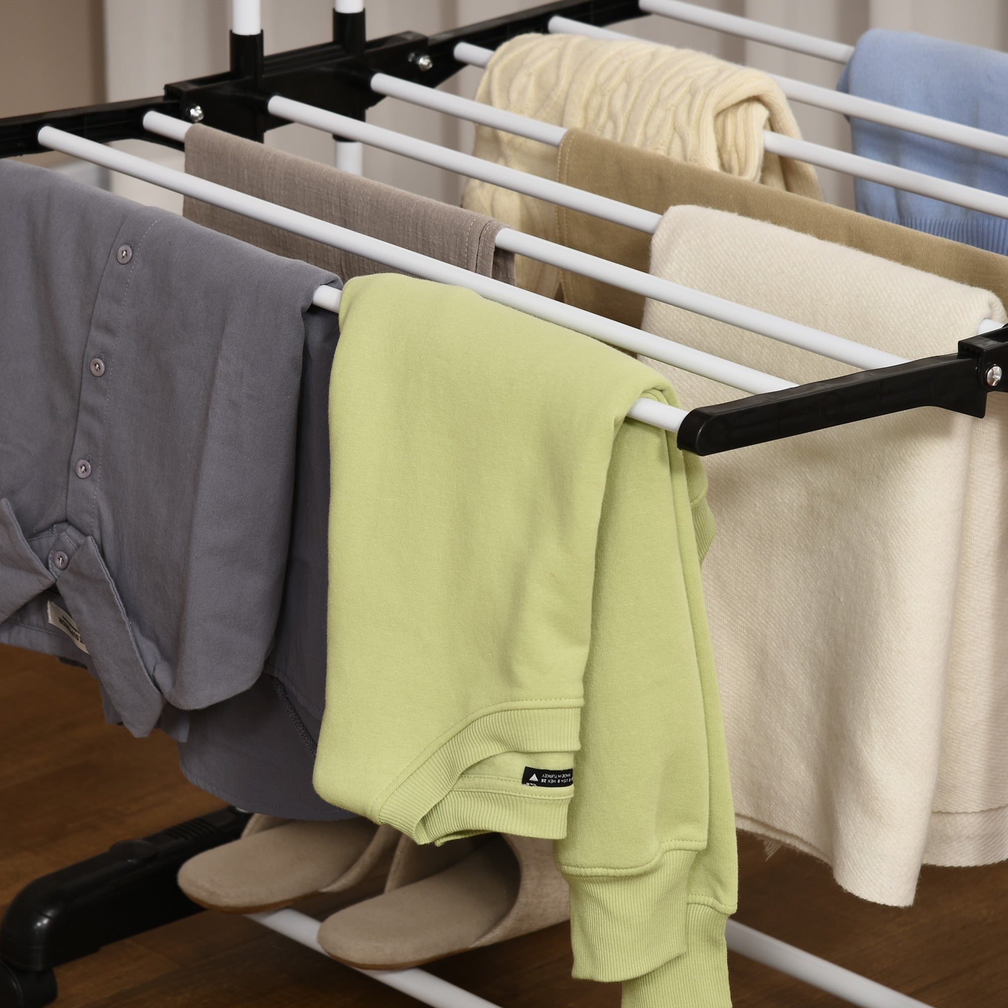 Estendal Dobrável para Roupa com Rodas 73x64x177 cm - Preto e Branco