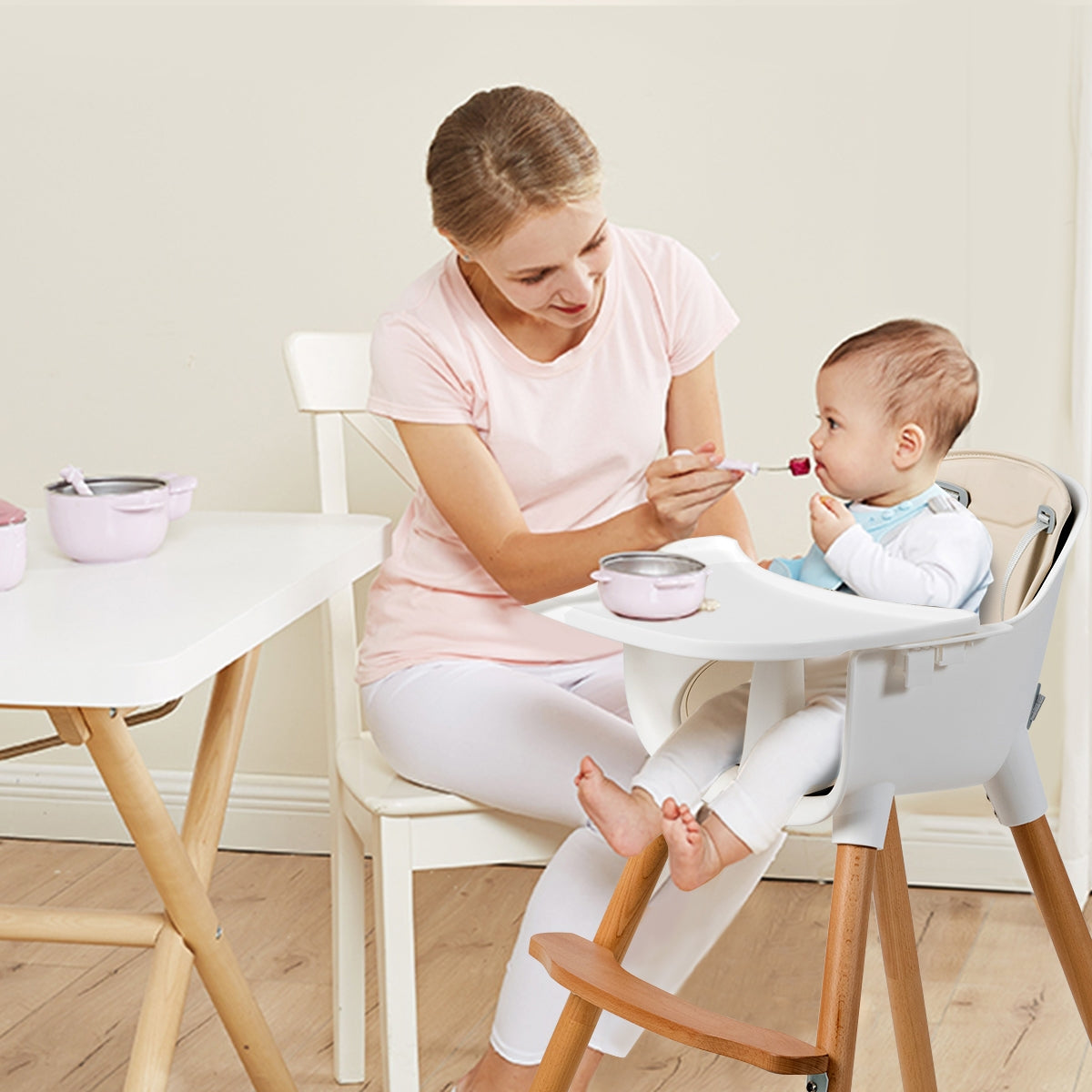 Trona Conversível Multifuncional para Bebés com Bandeja Removível e Altura Ajustável - Bege e Creme